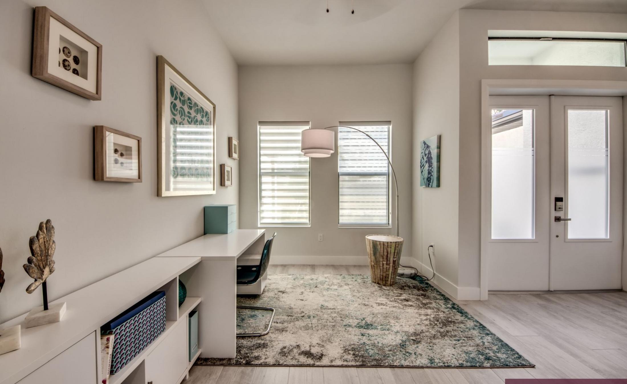 Villa am Wasser mit privatem Bootsdock und Bootslift.