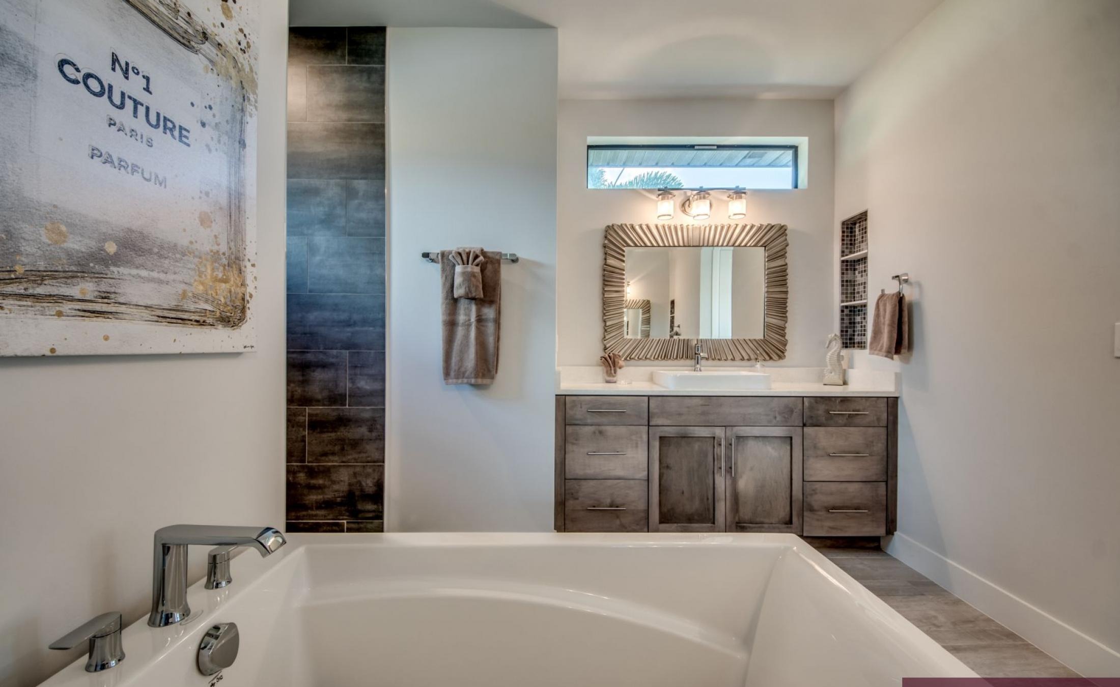 Privates Bootsdock mit Bootslift am Kanal in Westlage.