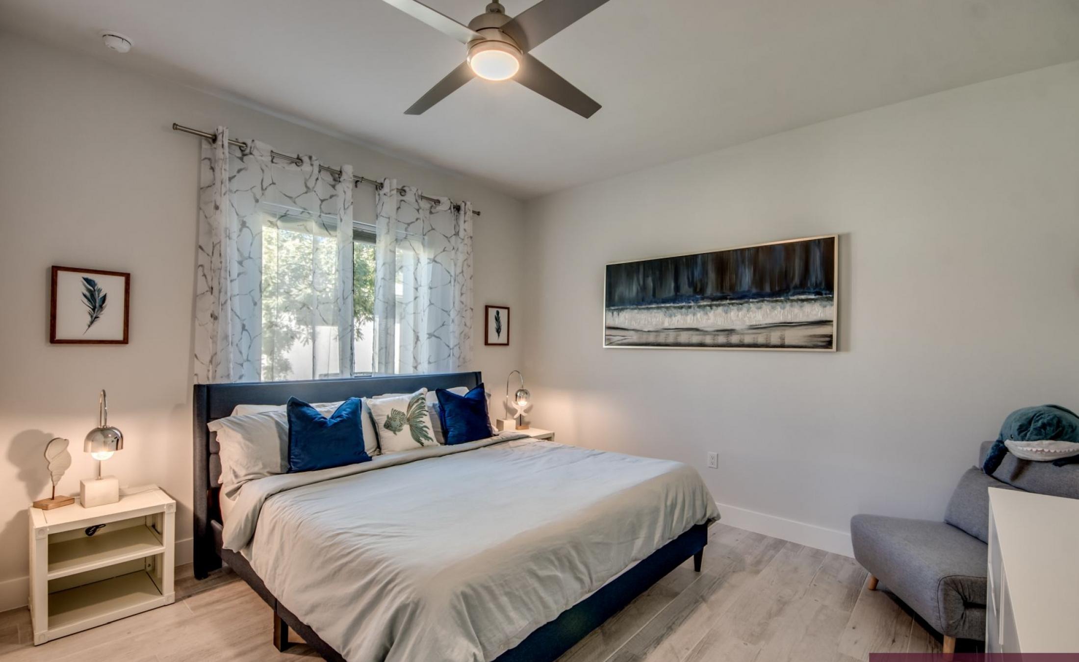 Privates Bootsdock mit Bootslift am Kanal in Westlage.