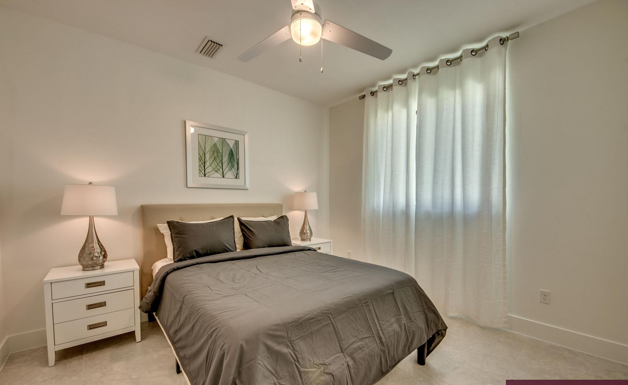 Beheizter Pool mit integriertem Spa am Kanal mit Bootsdock.