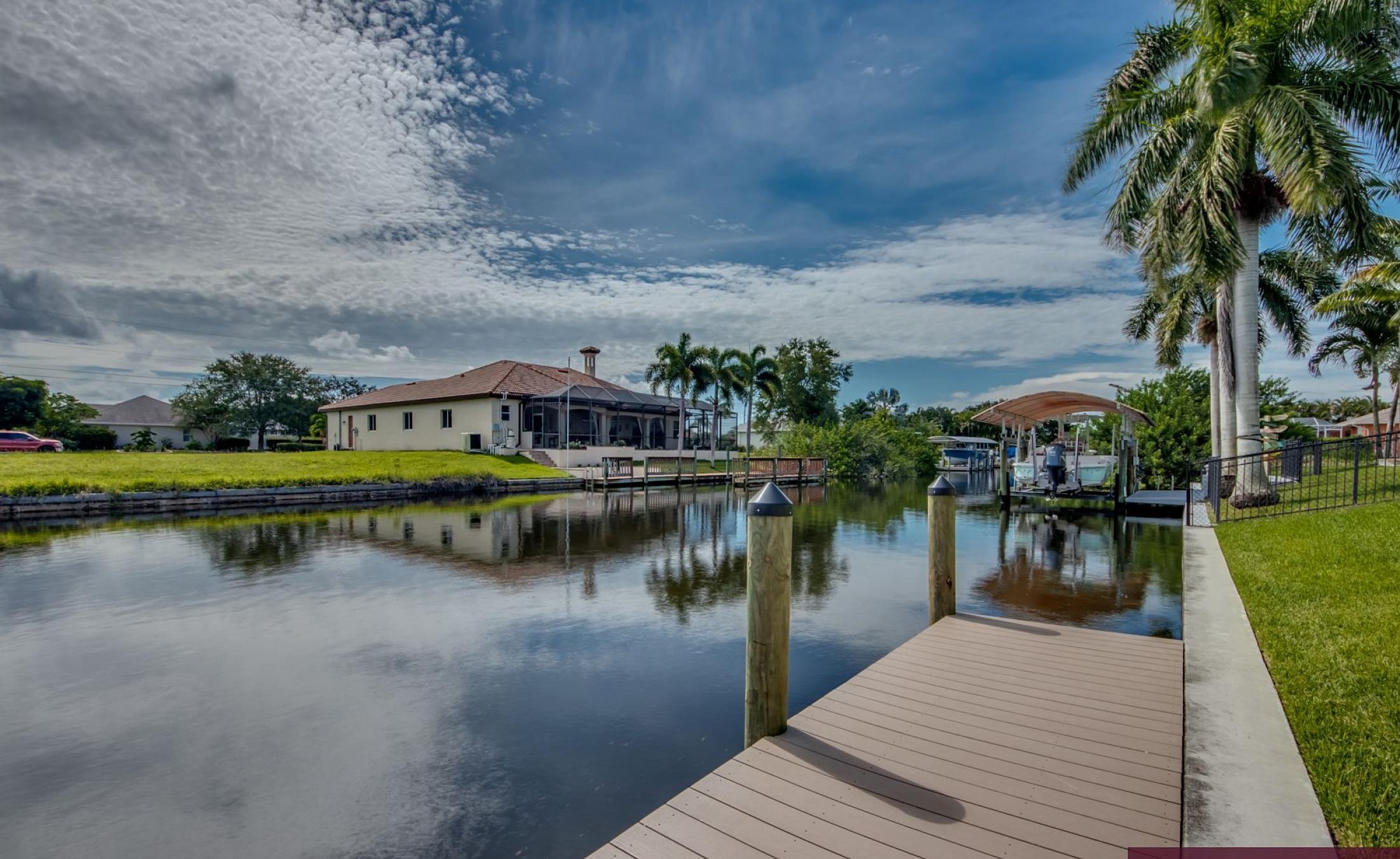 Privater Pool mit Spa am Kanal in Cape Coral