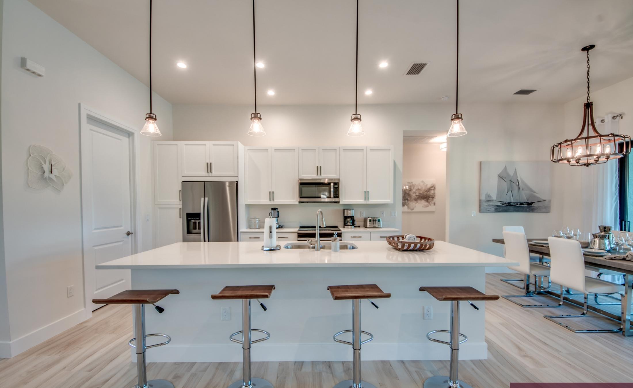 Moderne Villa am Kanal mit Pool, Spa und Bootsdock in Cape Coral.