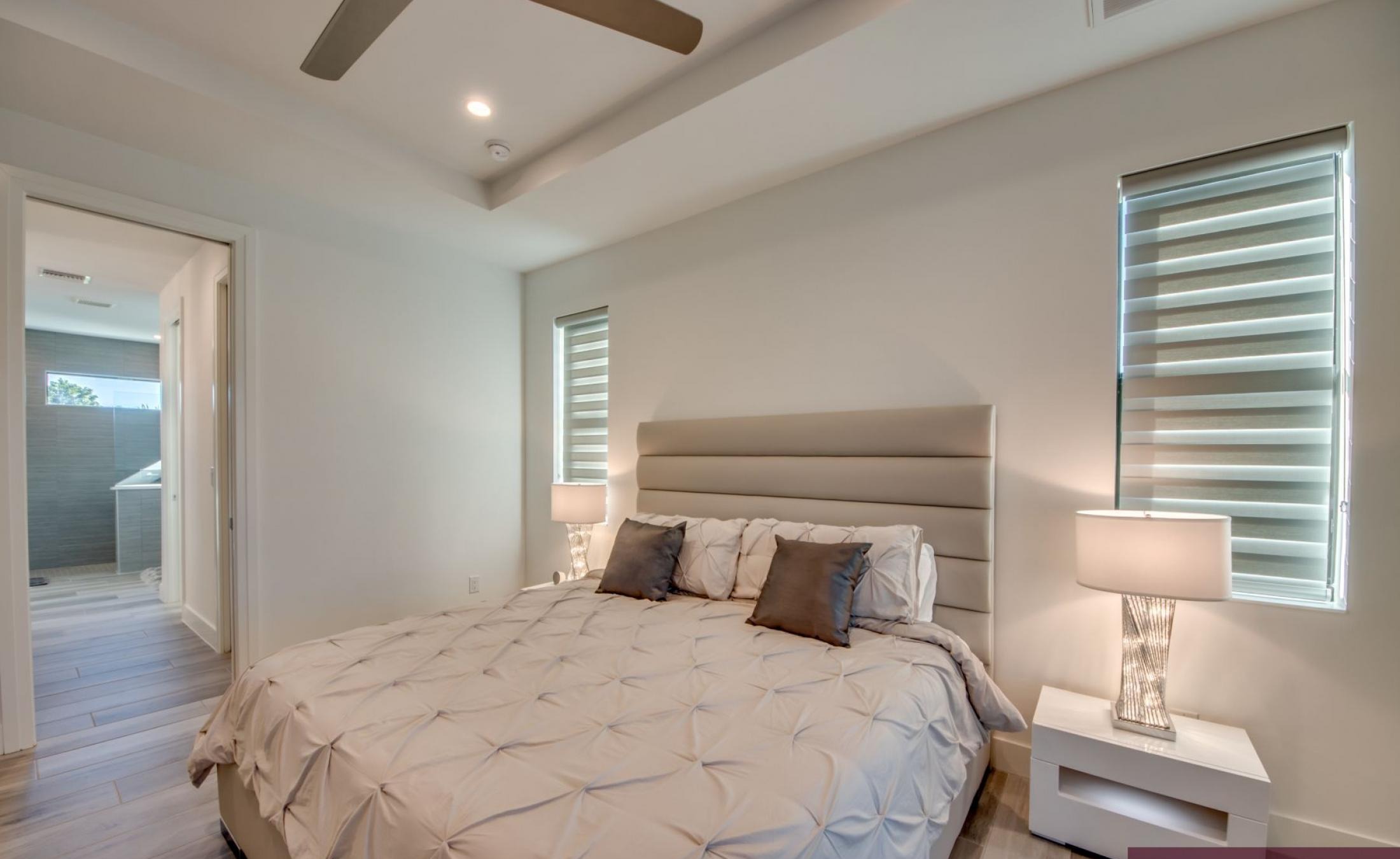 Beheizter Pool und Spa am Kanal mit privatem Dock in Cape Coral.