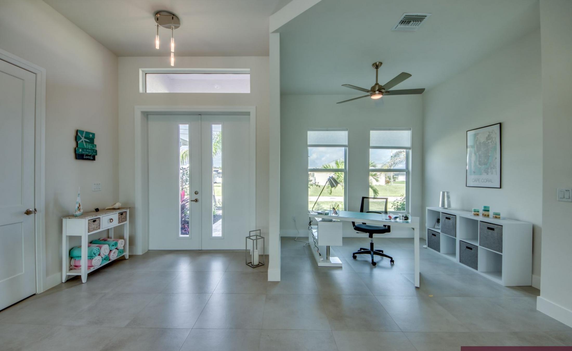 Moderne Villa am Kanal mit beheiztem Pool und Jacuzzi.