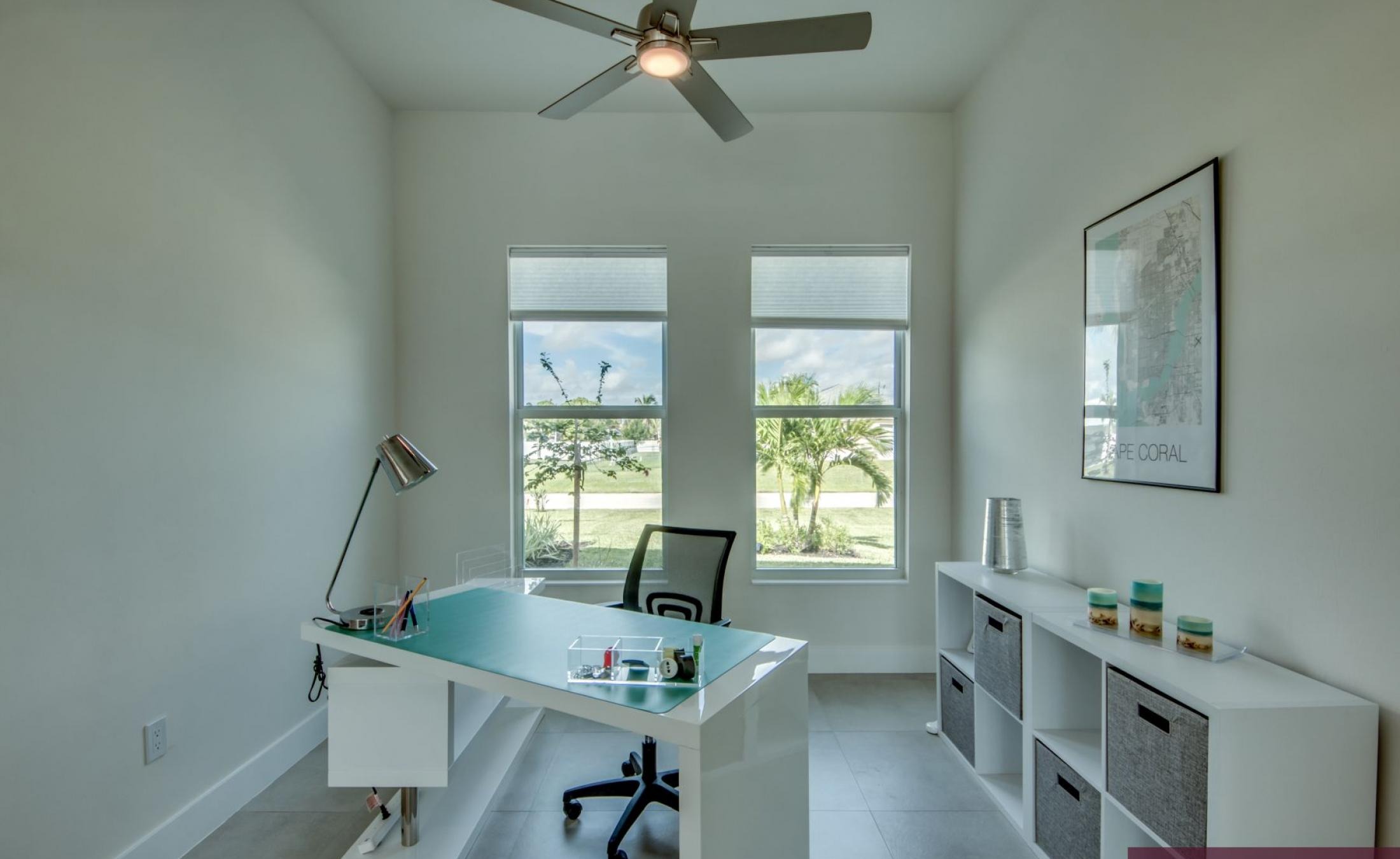 Moderne Villa am Kanal mit Pool und Jacuzzi in Südausrichtung.