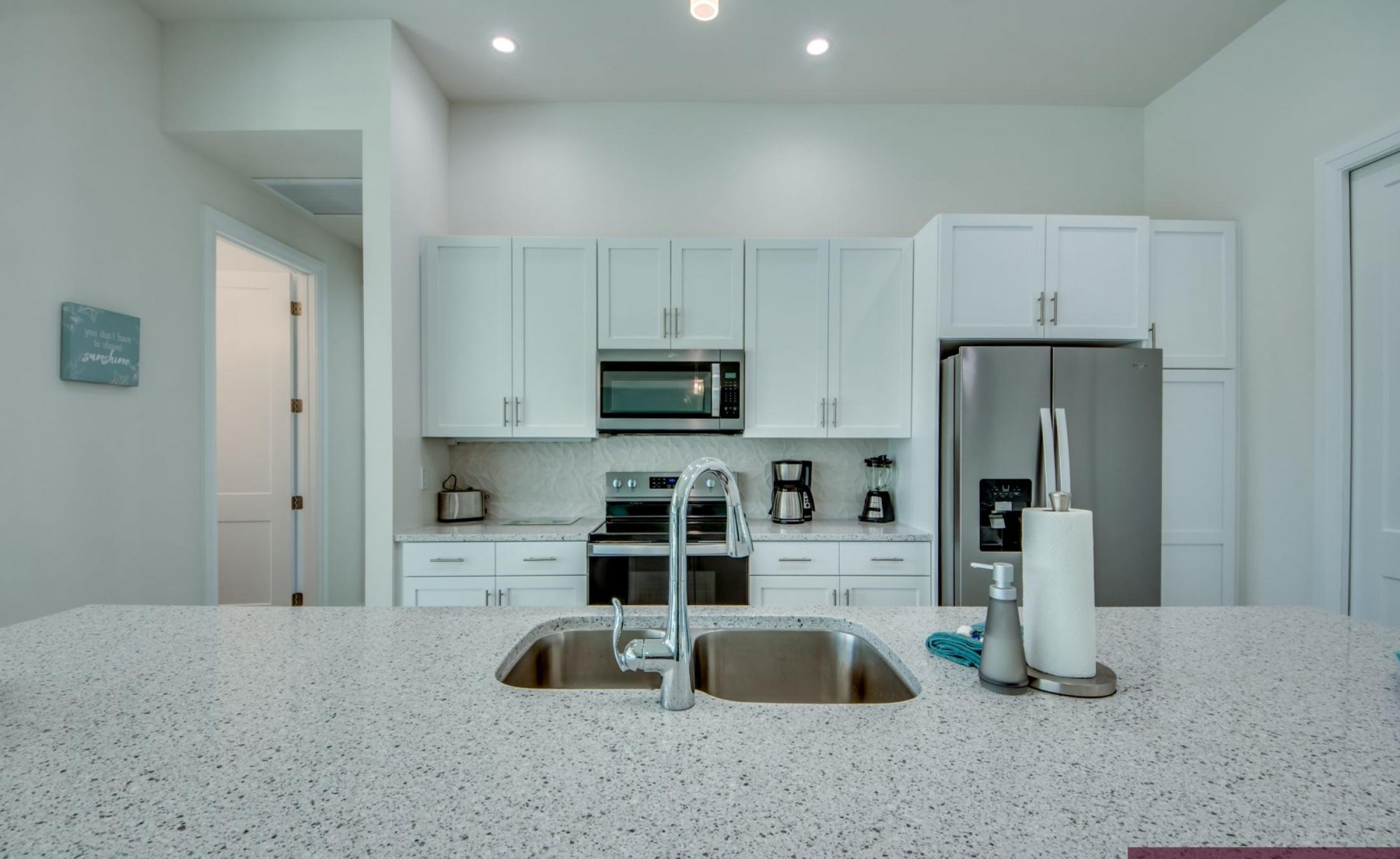 Moderne Villa am Kanal mit Pool und Jacuzzi auf der Lanai.