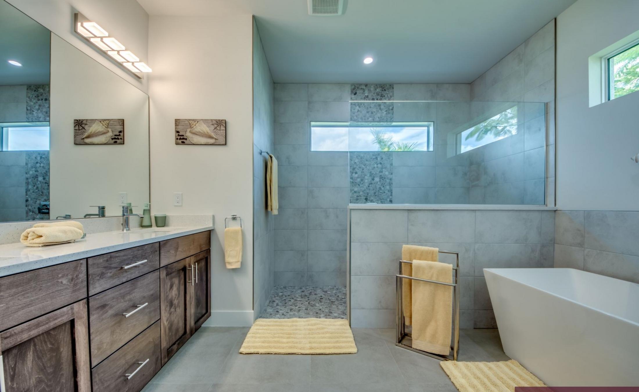 Moderne Villa am Kanal mit privatem Pool und Jacuzzi.