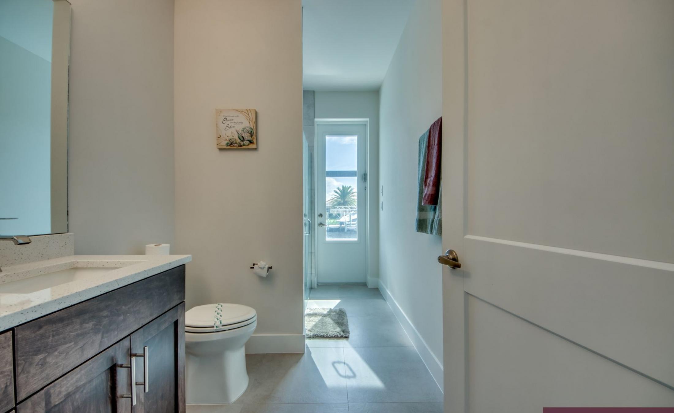 Moderne Villa am Kanal mit beheiztem Pool und Jacuzzi.