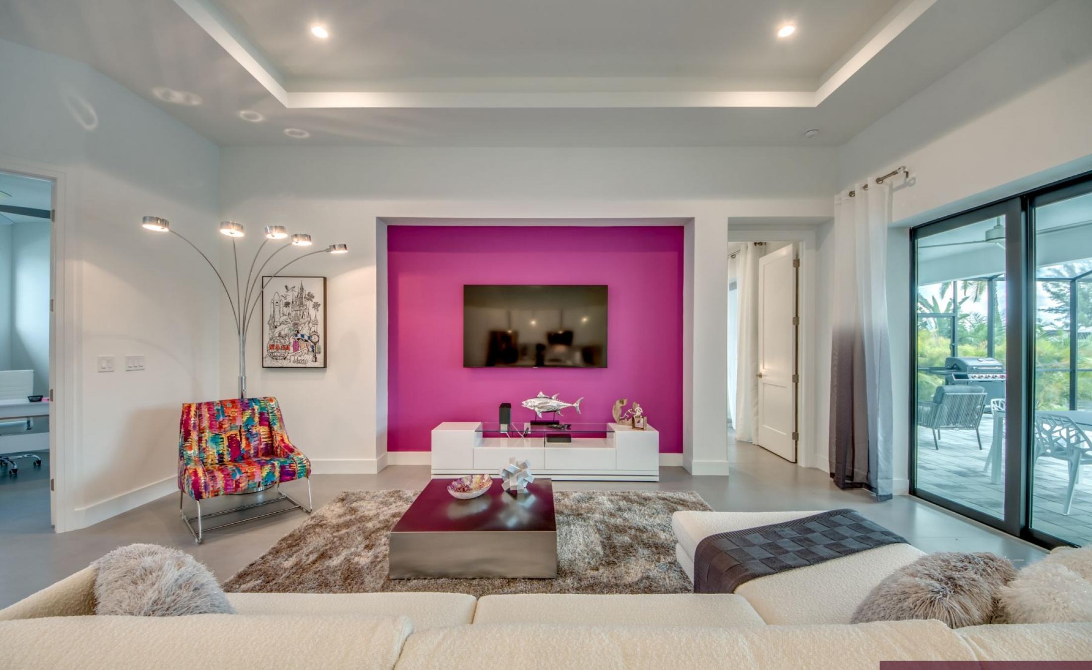 Stilvolle Waterfront-Villa mit privatem Pool, Spa sowie Bootsdock und Bootslift.