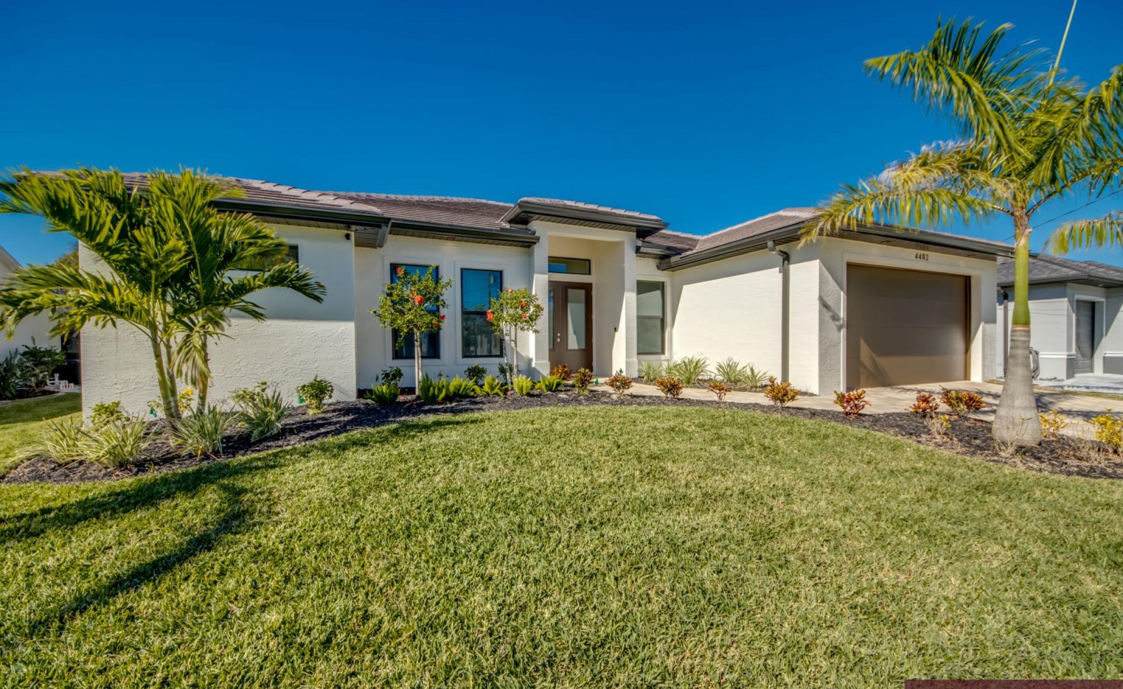 Moderne Villa in ruhiger Wohnlage in Cape Coral mit Pool und Terrasse.