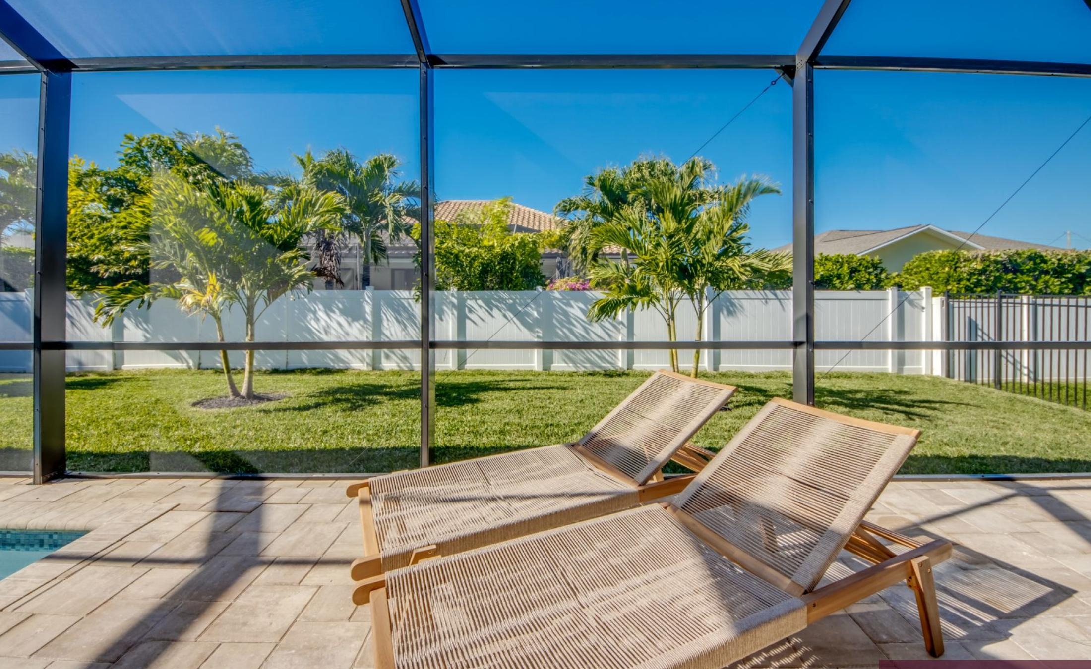 Beheizter Pool mit Spa/Jacuzzi auf der Terrasse der Villa in Cape Coral.