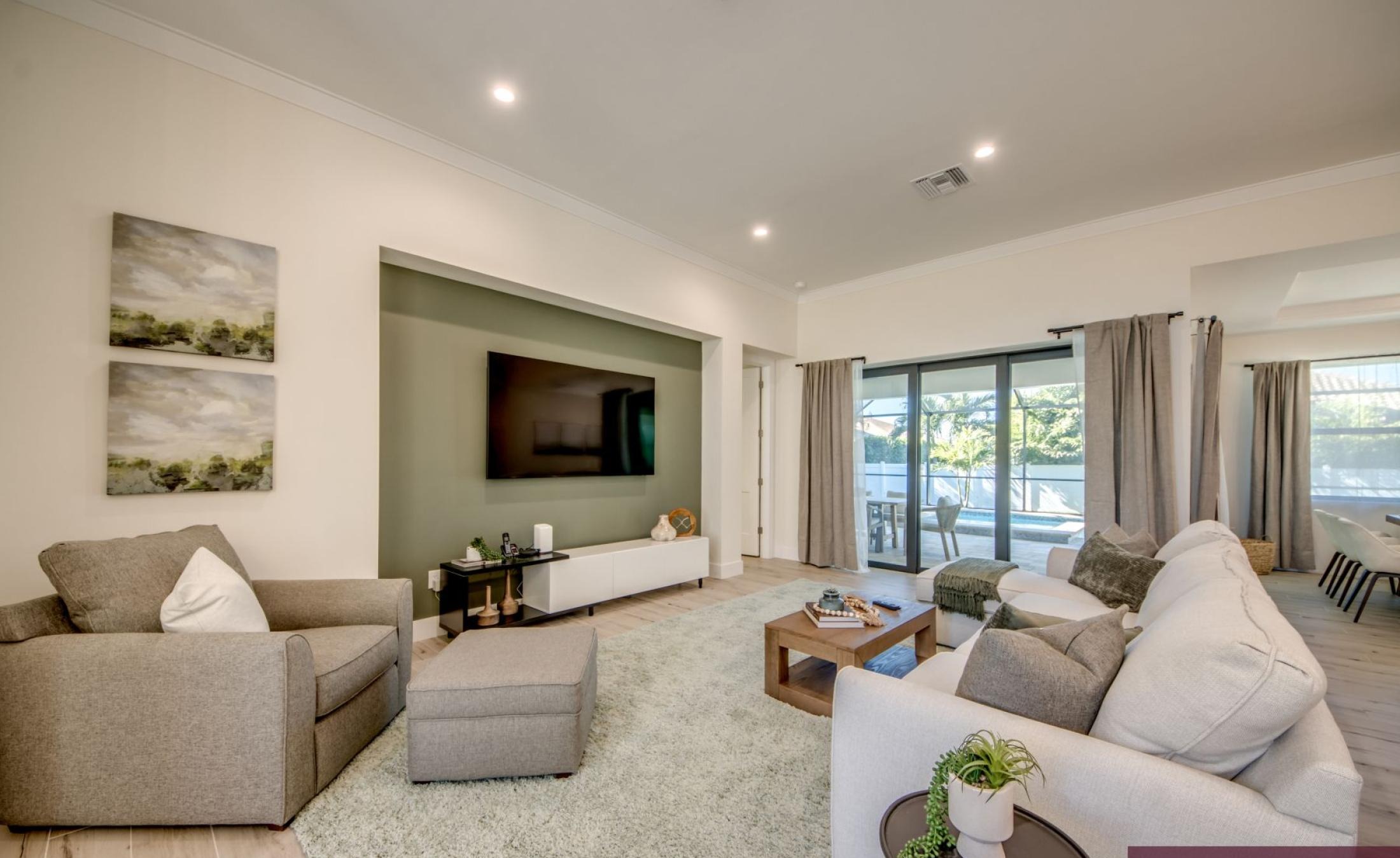 Beheizter Pool mit Spa/Jacuzzi auf der Terrasse in Südwest-Cape Coral.