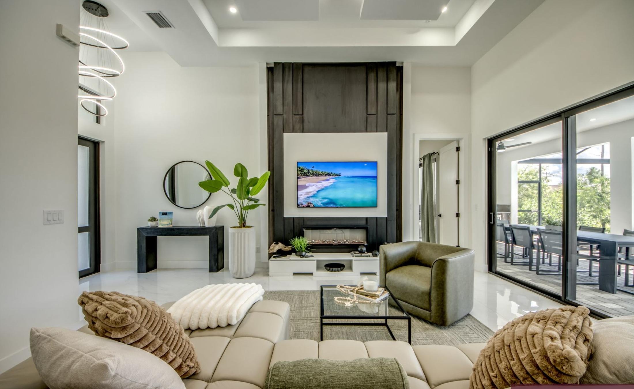 Beheizter Pool mit Terrasse am Kanal in Südausrichtung.