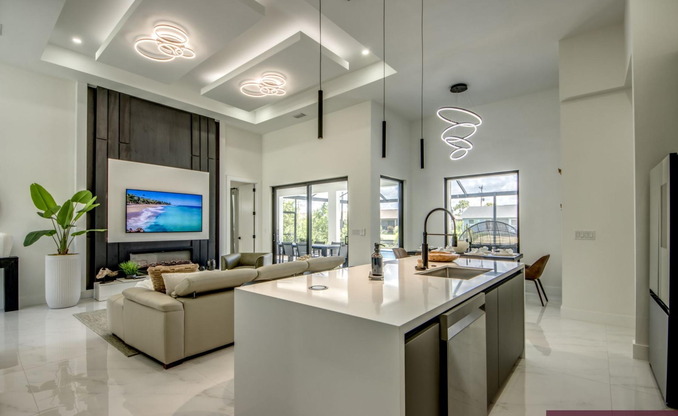 Beheizter Pool auf der Terrasse mit Blick auf den Kanal.