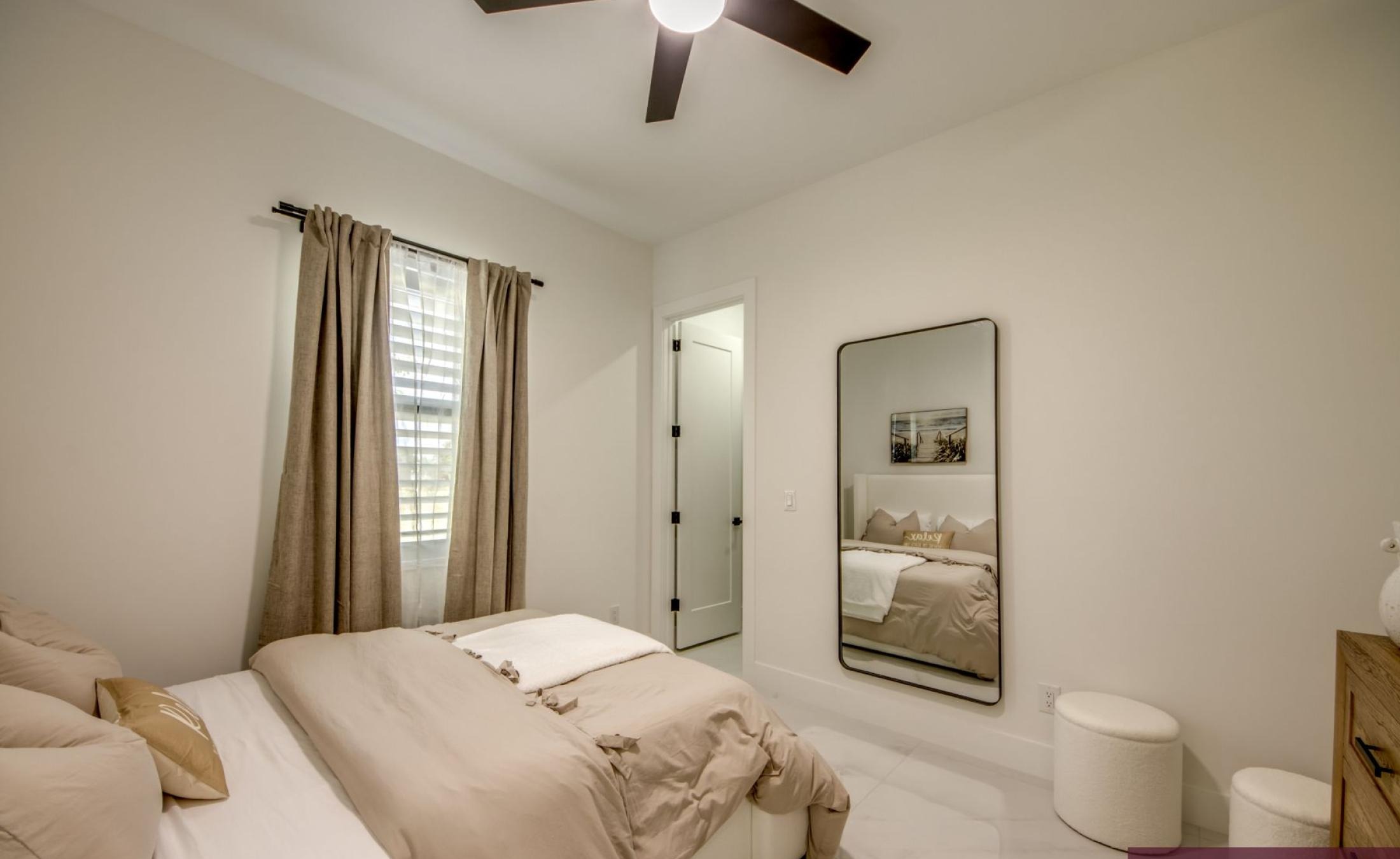 Poolterrasse mit beheiztem Pool und Sitzbereich im Außenbereich