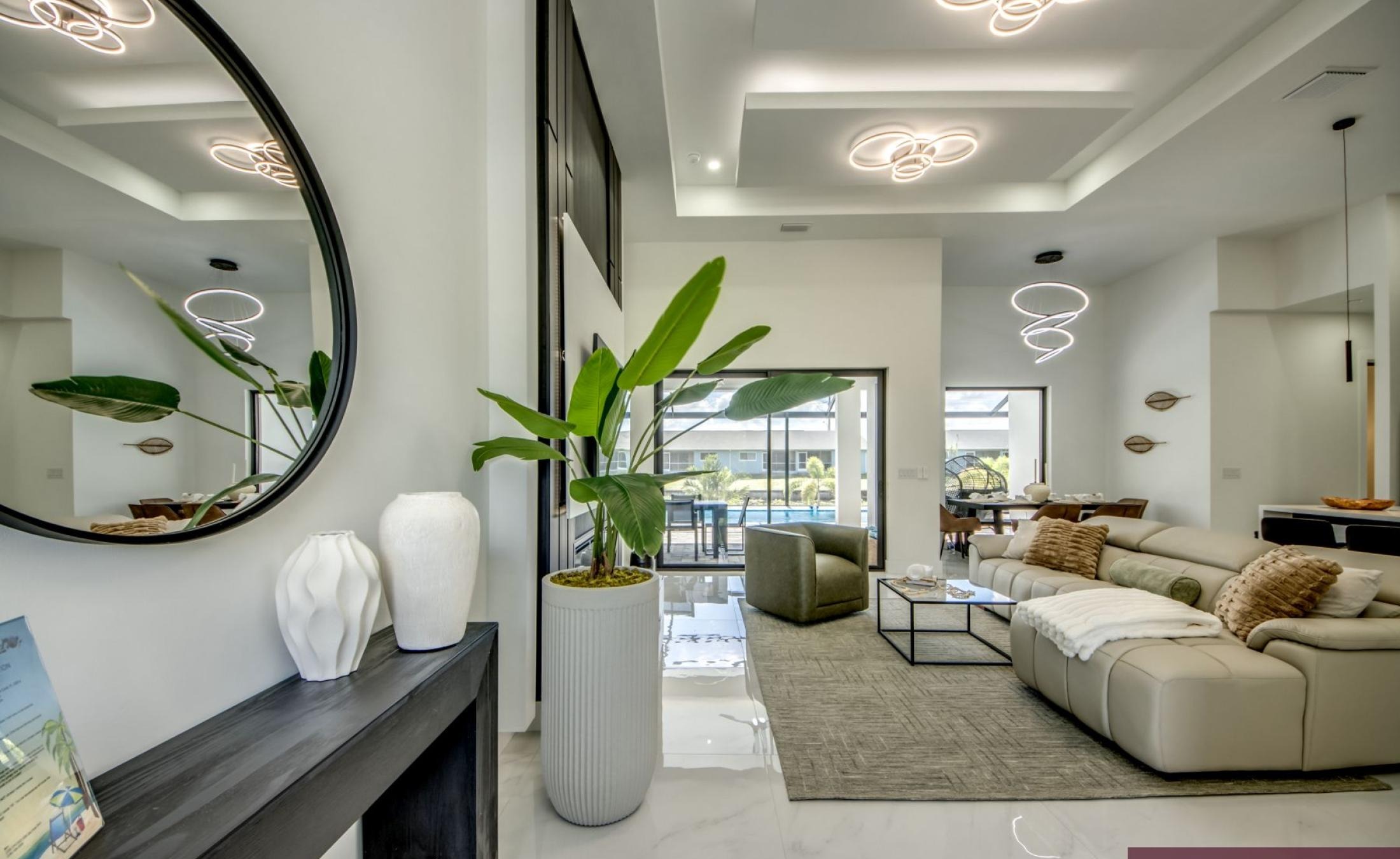 Beheizter Pool auf der Terrasse mit Blick auf den Kanal.