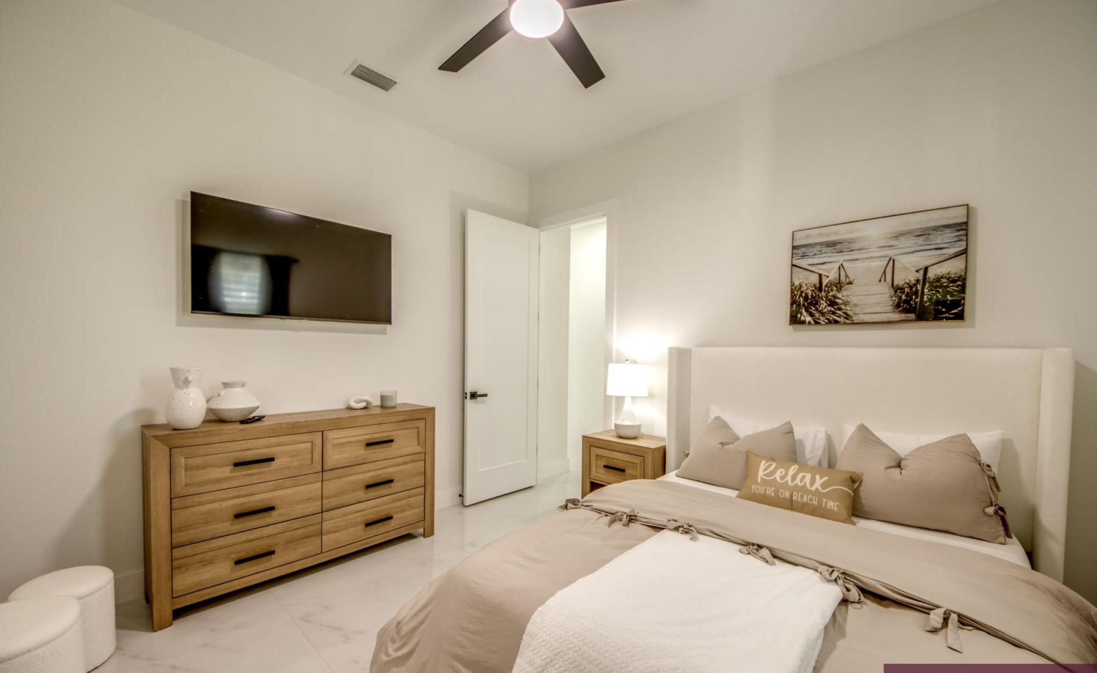 Poolterrasse mit beheiztem Pool am Kanal in Süd-Ausrichtung