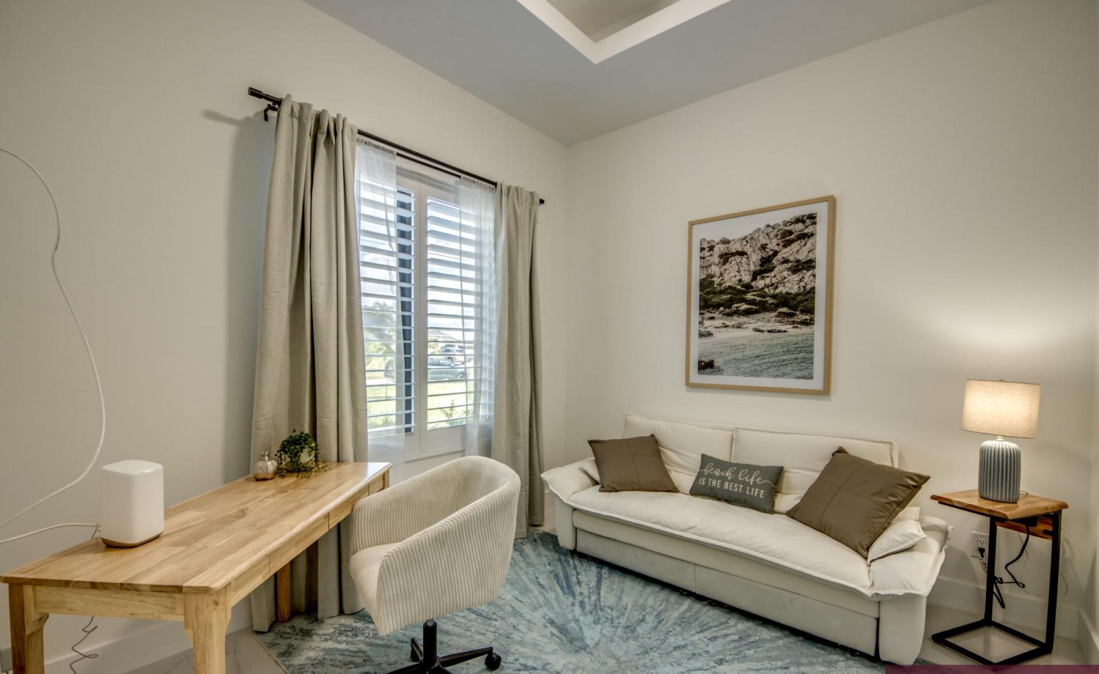 Beheizter Pool auf der Terrasse mit Blick auf den Kanal.