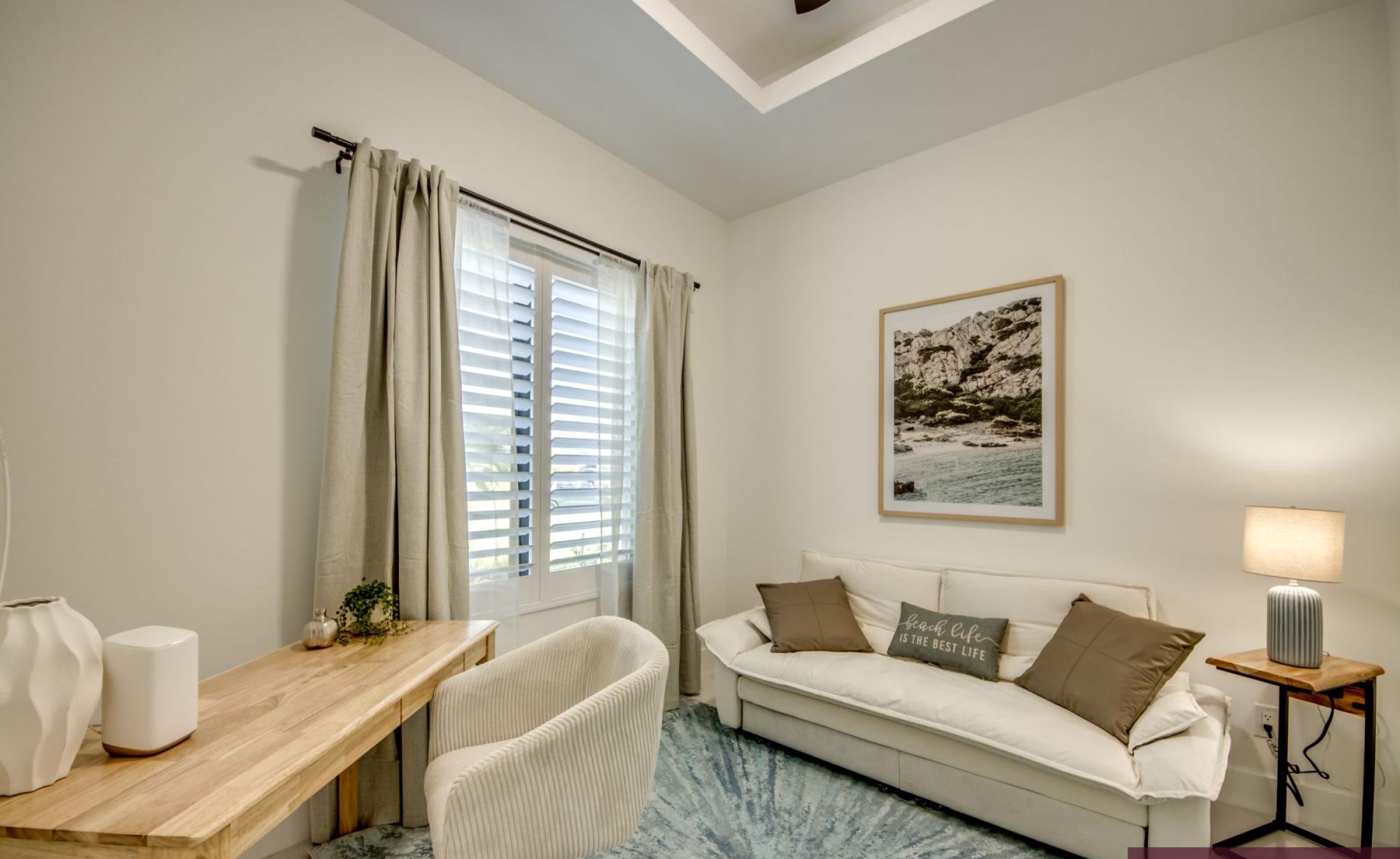 Beheizter Pool auf der Terrasse mit Blick auf den Kanal.