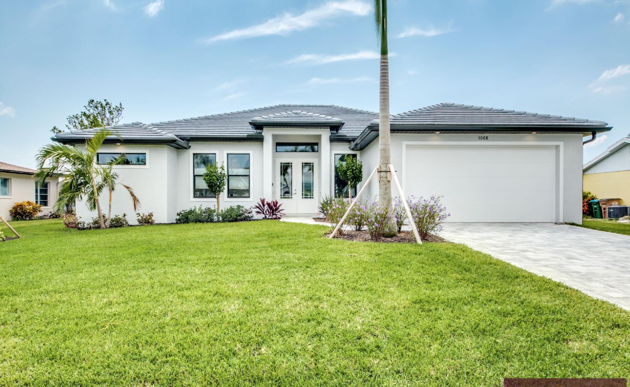 Moderne Villa in Südwest-Cape Coral mit beheiztem Pool und Spa.
