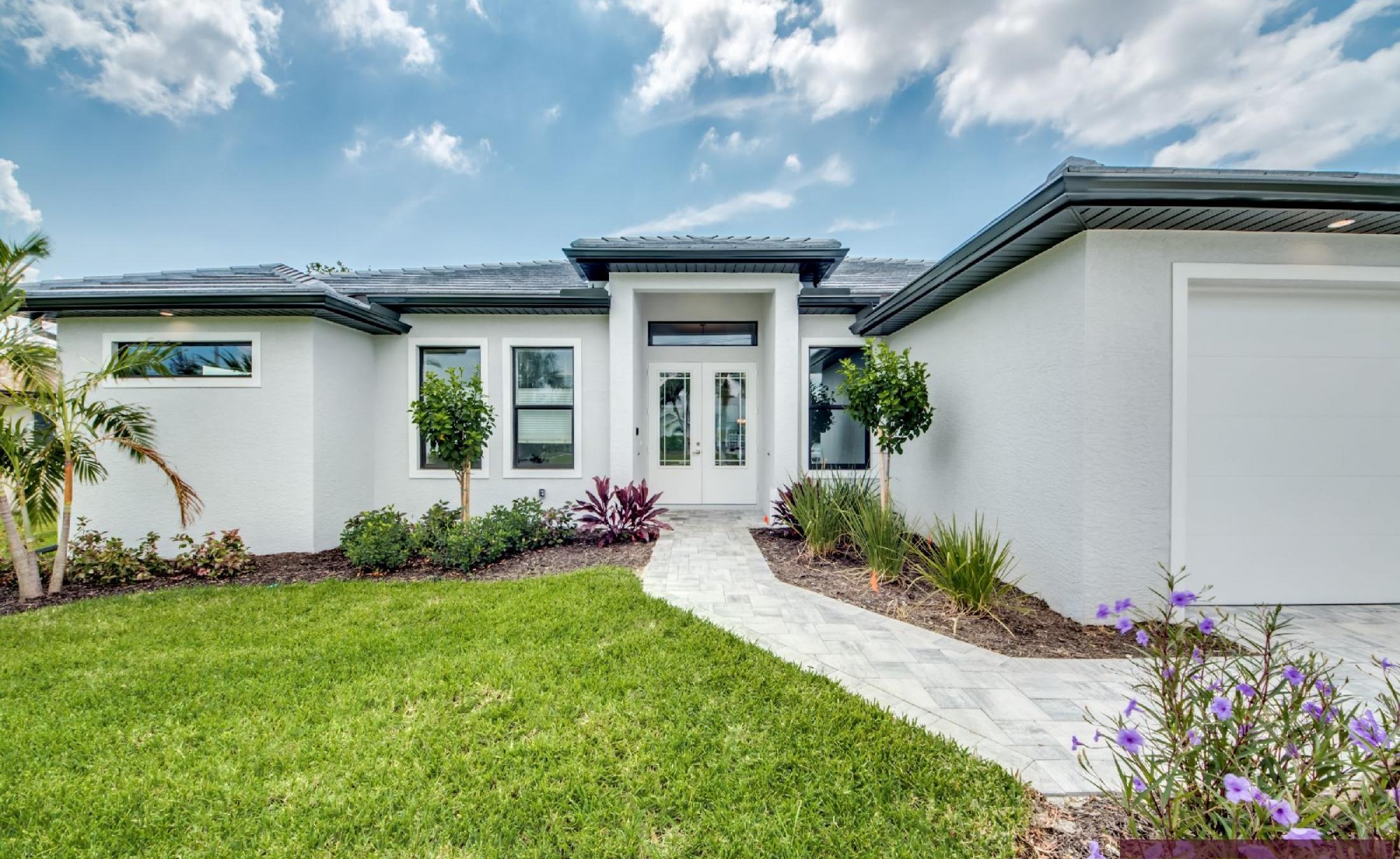 Modernes Ferienhaus in SW Cape Coral mit beheiztem Pool und Spa.