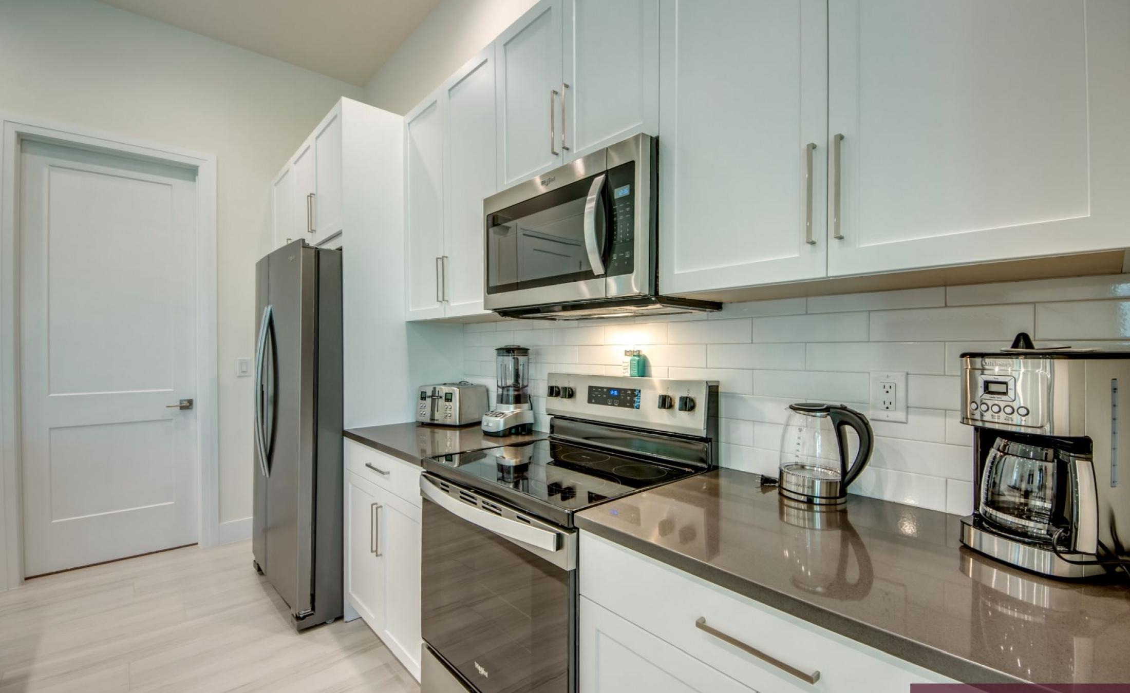 Moderne Neubau-Villa mit beheiztem Pool und großzügigem Pooldeck.