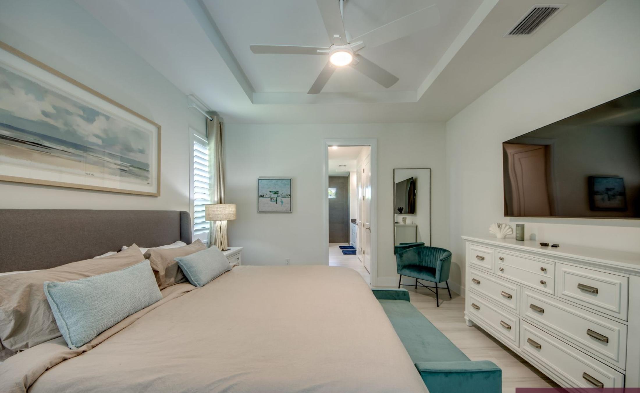 Moderne Neubau-Villa in SW Cape Coral mit elektrisch beheiztem Pool und großzügigem Pooldeck in Westausrichtung.