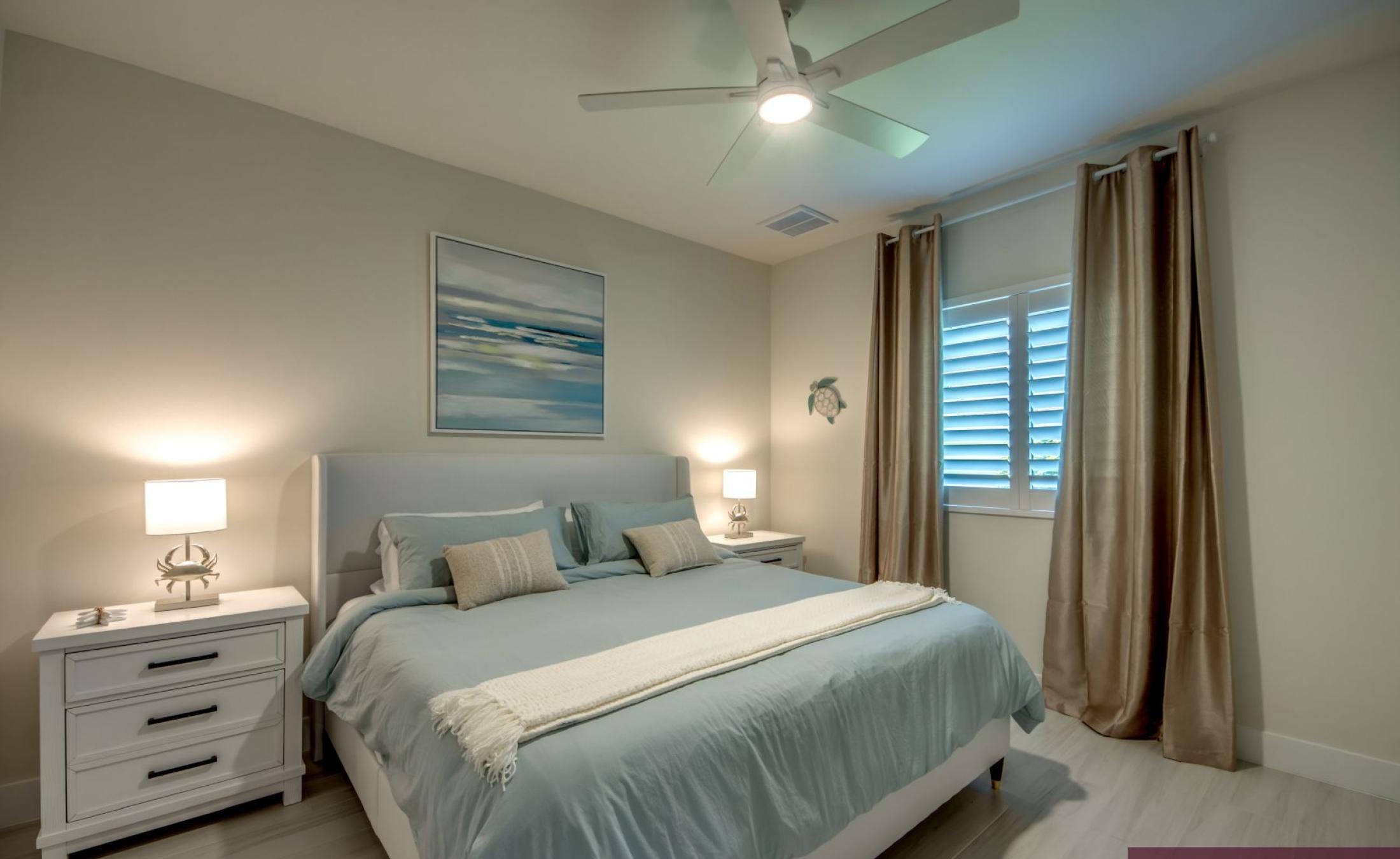 Moderne Neubau-Villa mit beheiztem Pool und großzügigem Pooldeck in Cape Coral.