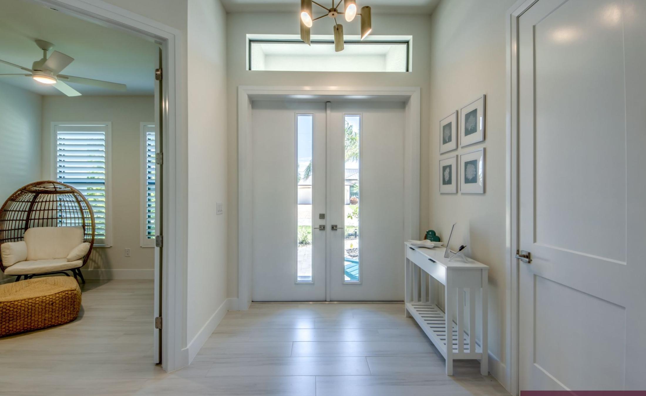 Moderne Neubau-Villa in SW Cape Coral mit beheiztem Pool und großem Pooldeck in Westausrichtung.