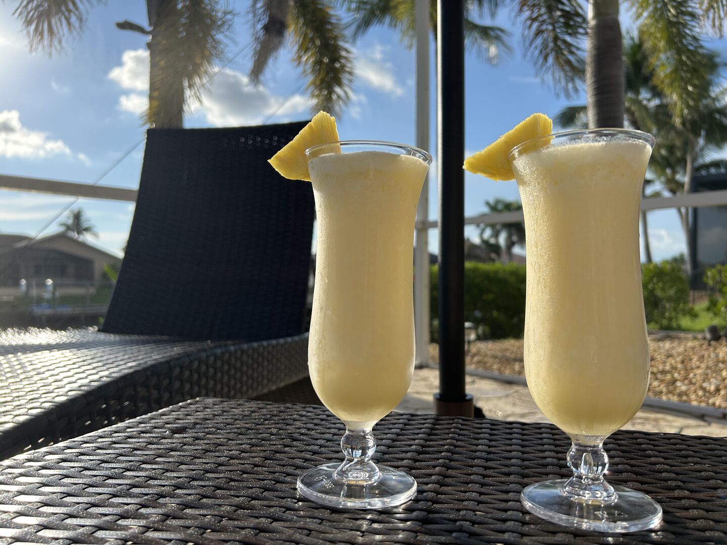 Beheizter Pool mit großer Terrasse in zentraler Lage.