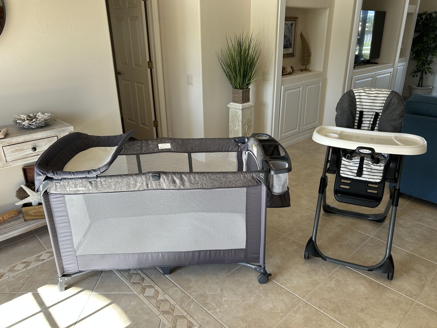 Beheizter Pool mit großzügiger Terrasse in zentraler Lage.