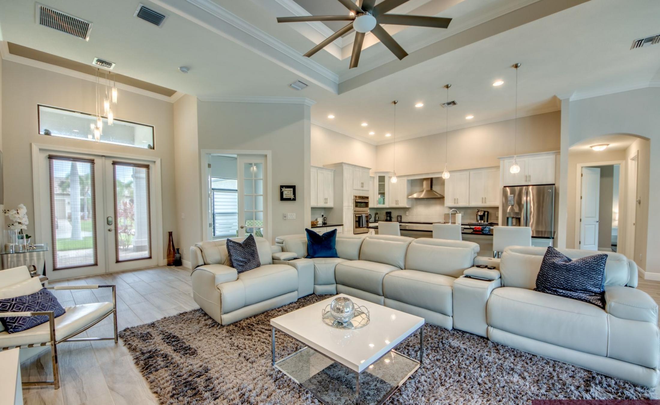 Moderne Villa in SW Cape Coral mit beheiztem Pool und Spa.