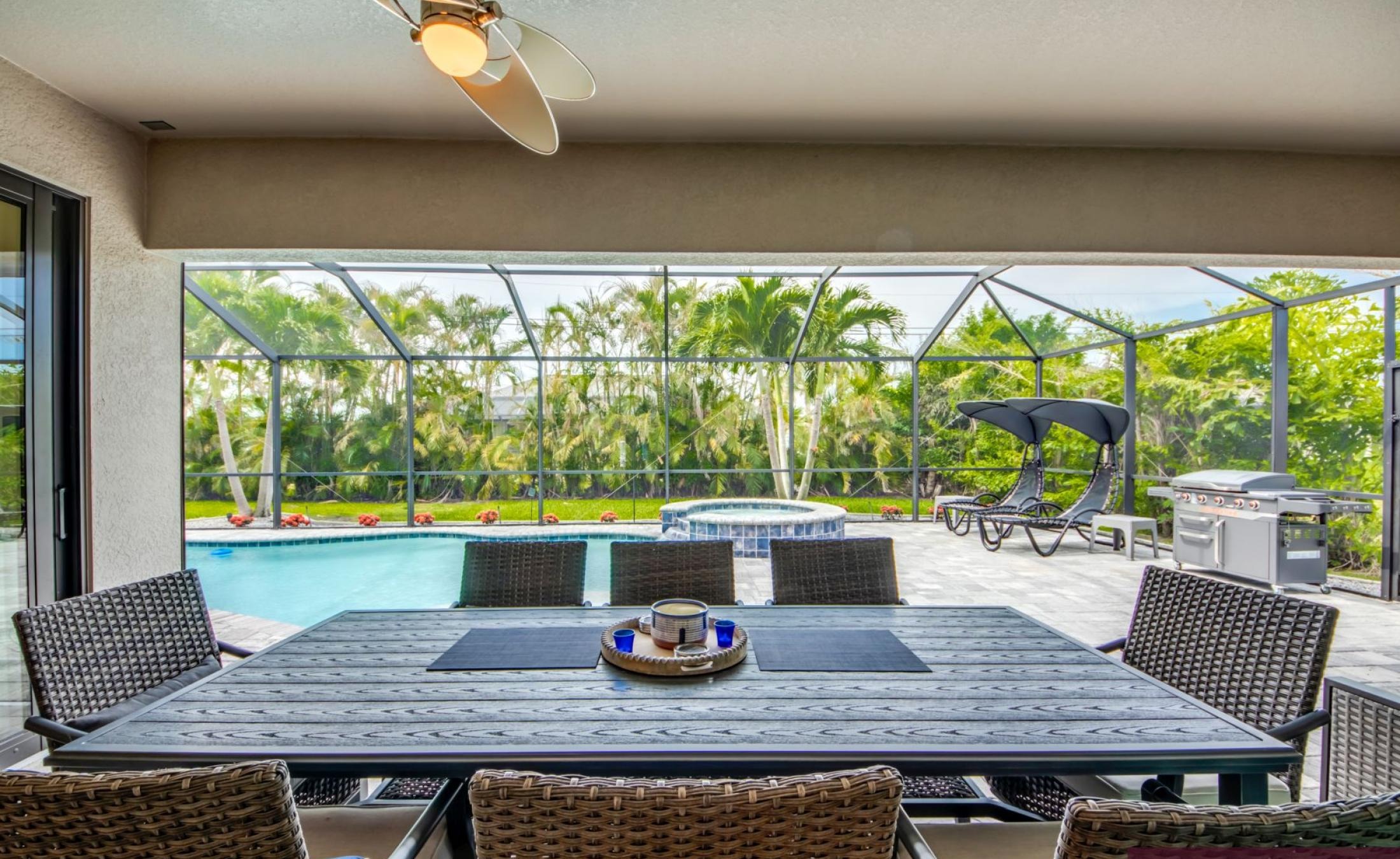 Moderne Villa in SW Cape Coral mit beheiztem Pool und Spa (Südausrichtung).