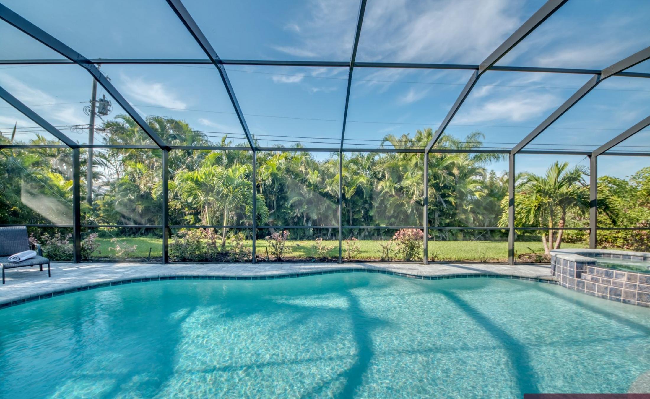 Moderne Villa in SW Cape Coral mit beheiztem Pool und Spa (Südausrichtung).