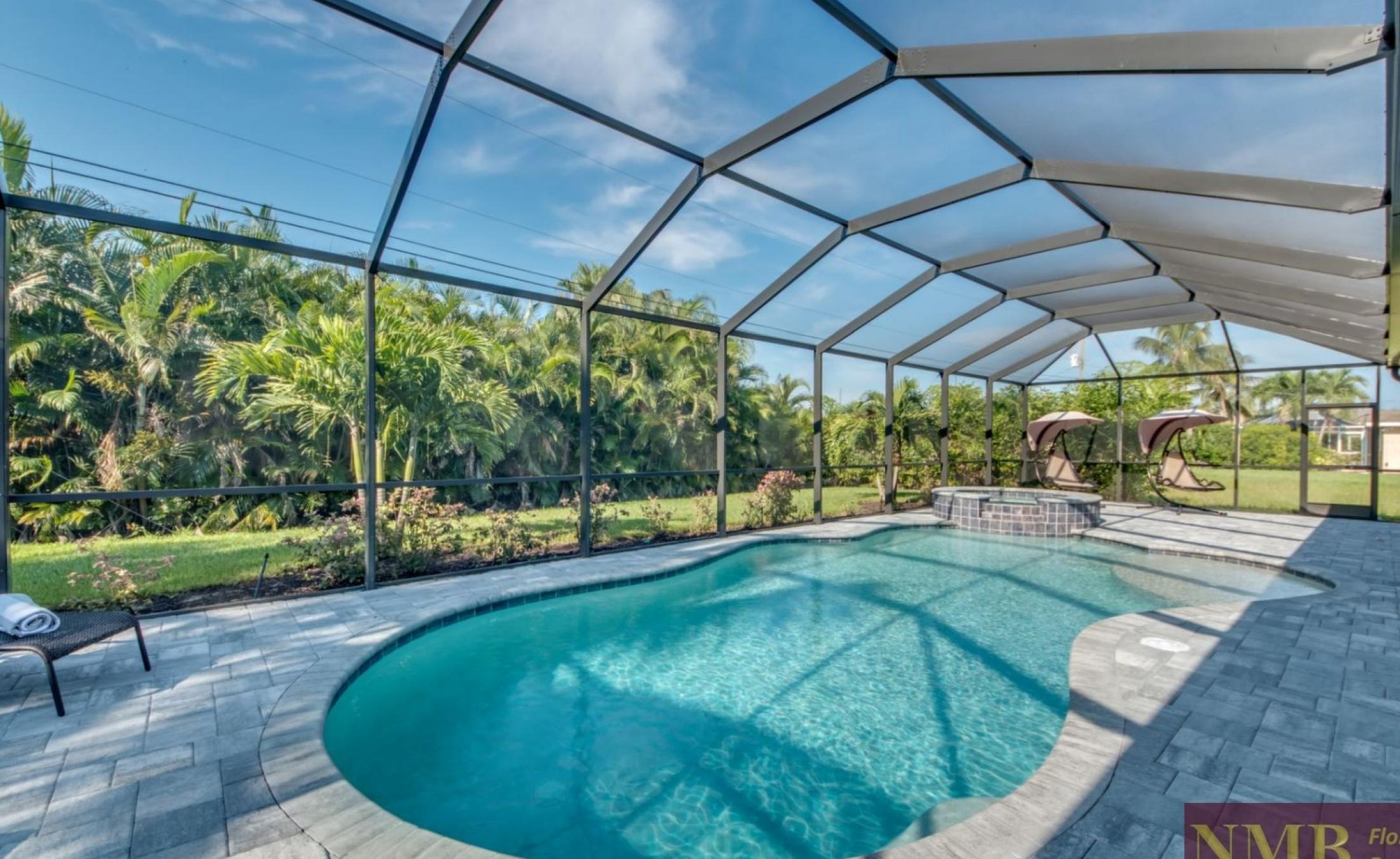 Moderne Villa in SW Cape Coral mit beheiztem Pool und Spa (Süd-Ausrichtung).