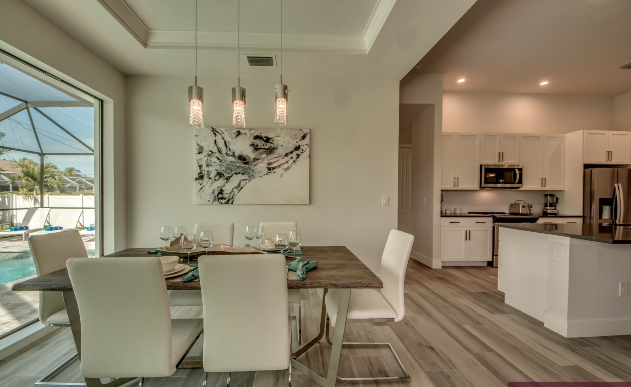 Modernes Wohnzimmer mit Sofa und TV