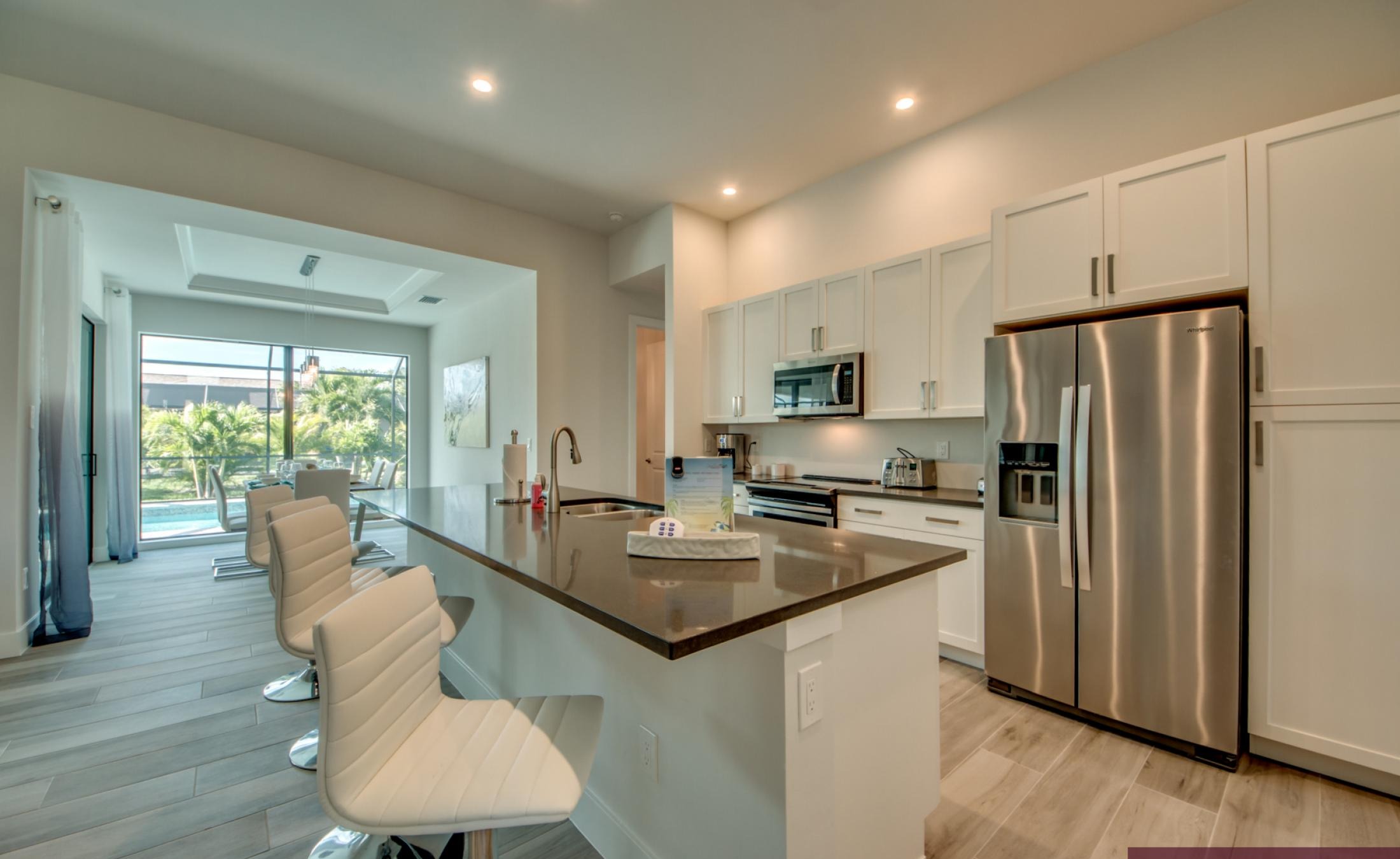 Modernes Wohnzimmer mit Sofa und TV