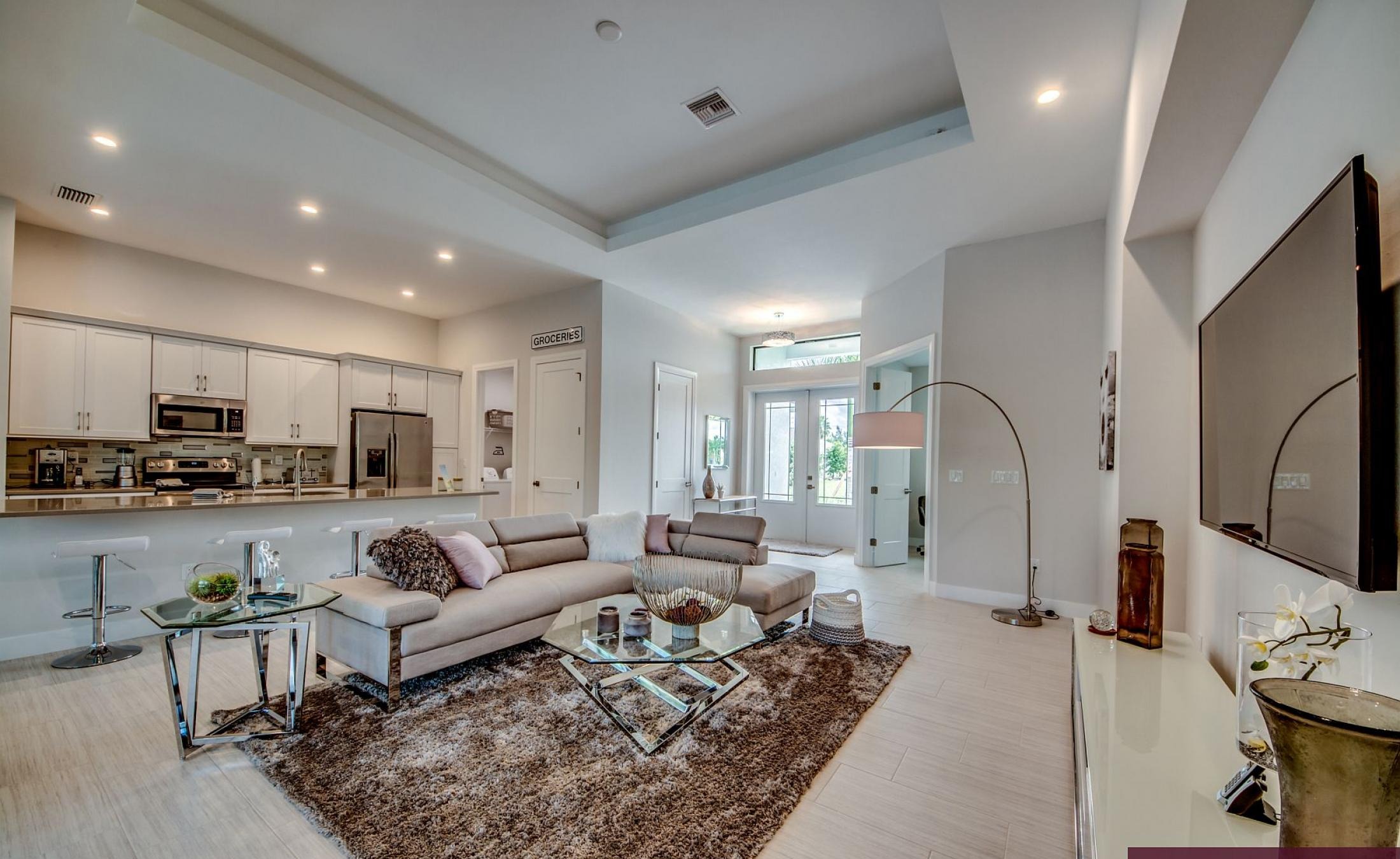 Moderne Villa in ruhiger Wohnlage in Cape Coral mit Sonnenterrasse, beheiztem Pool und Spa.