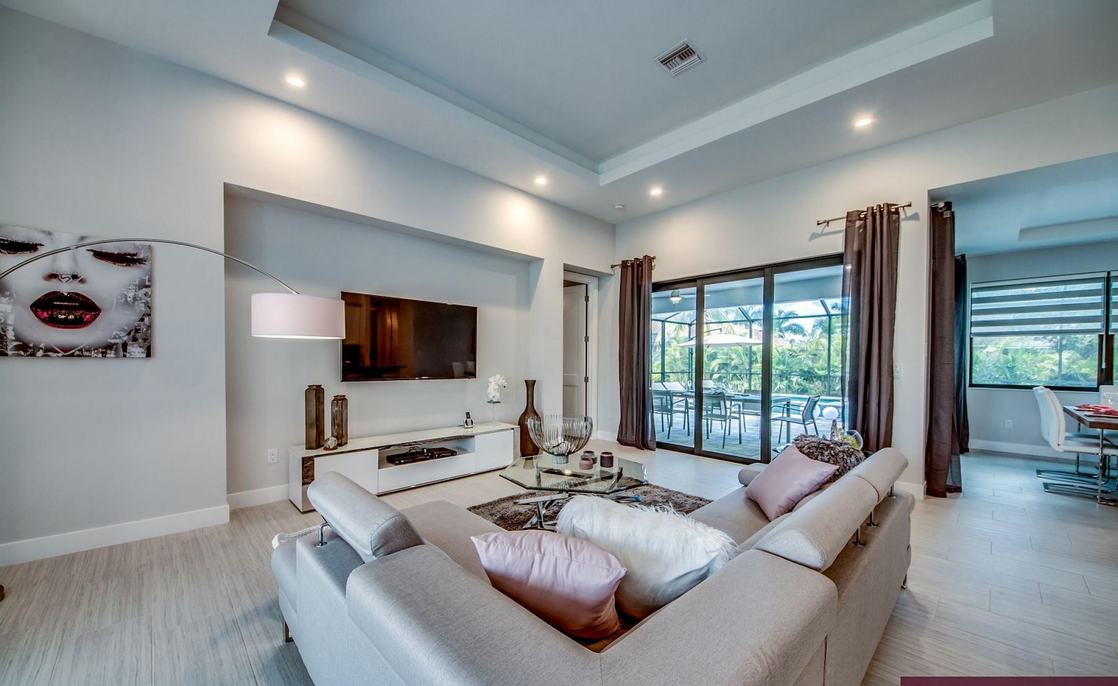 Stilvolle Villa in Cape Coral mit Westterrasse, beheiztem Pool und Spa.