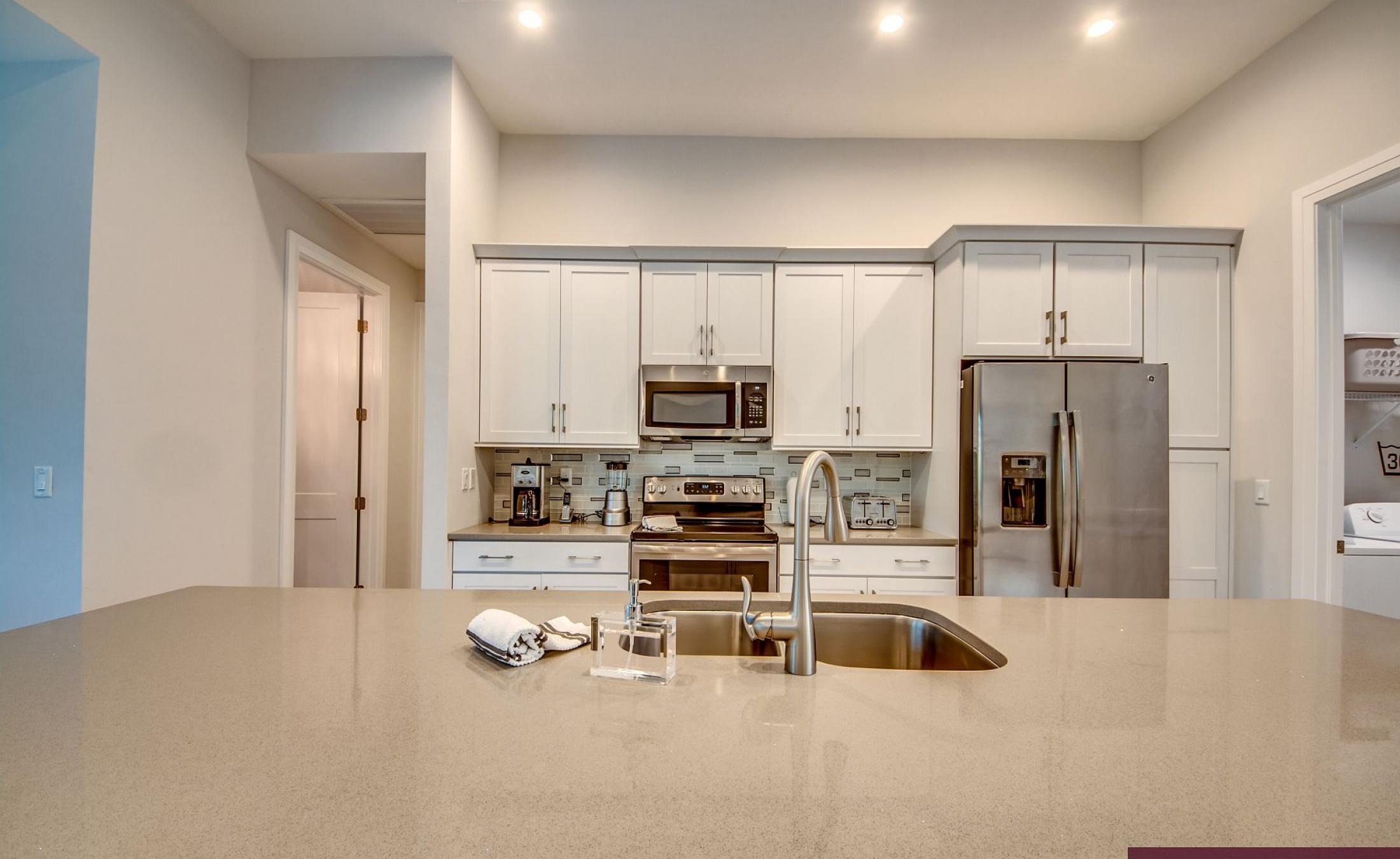 Moderne Villa in SW Cape Coral mit Westterrasse, beheiztem Pool und Spa.