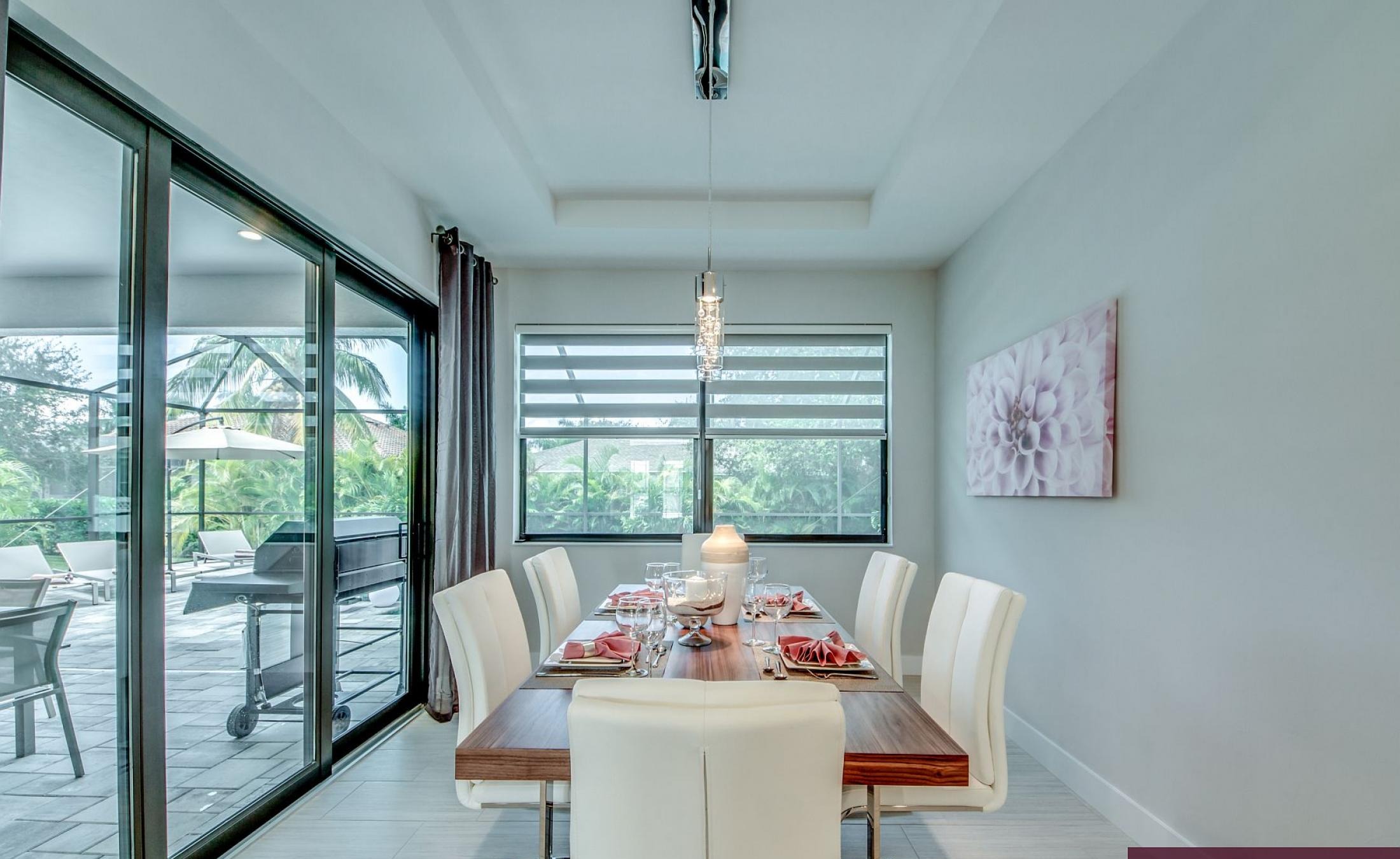 Moderne Villa in ruhiger Wohnlage in Cape Coral mit Sonnenterrasse, beheiztem Pool und Spa.