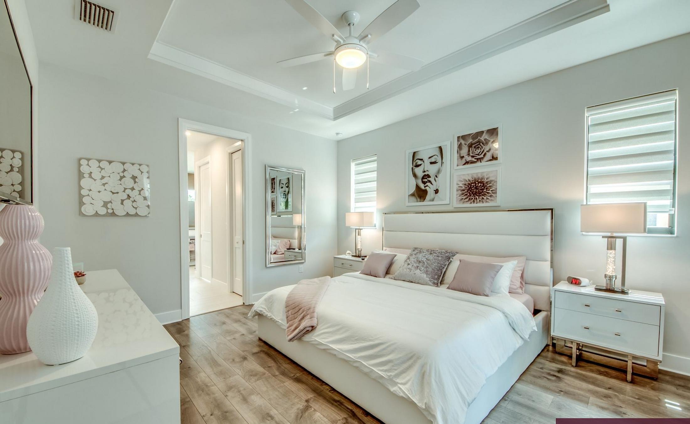 Moderne Villa in SW Cape Coral mit westlich ausgerichteter Sonnenterrasse, beheiztem Pool und Spa.