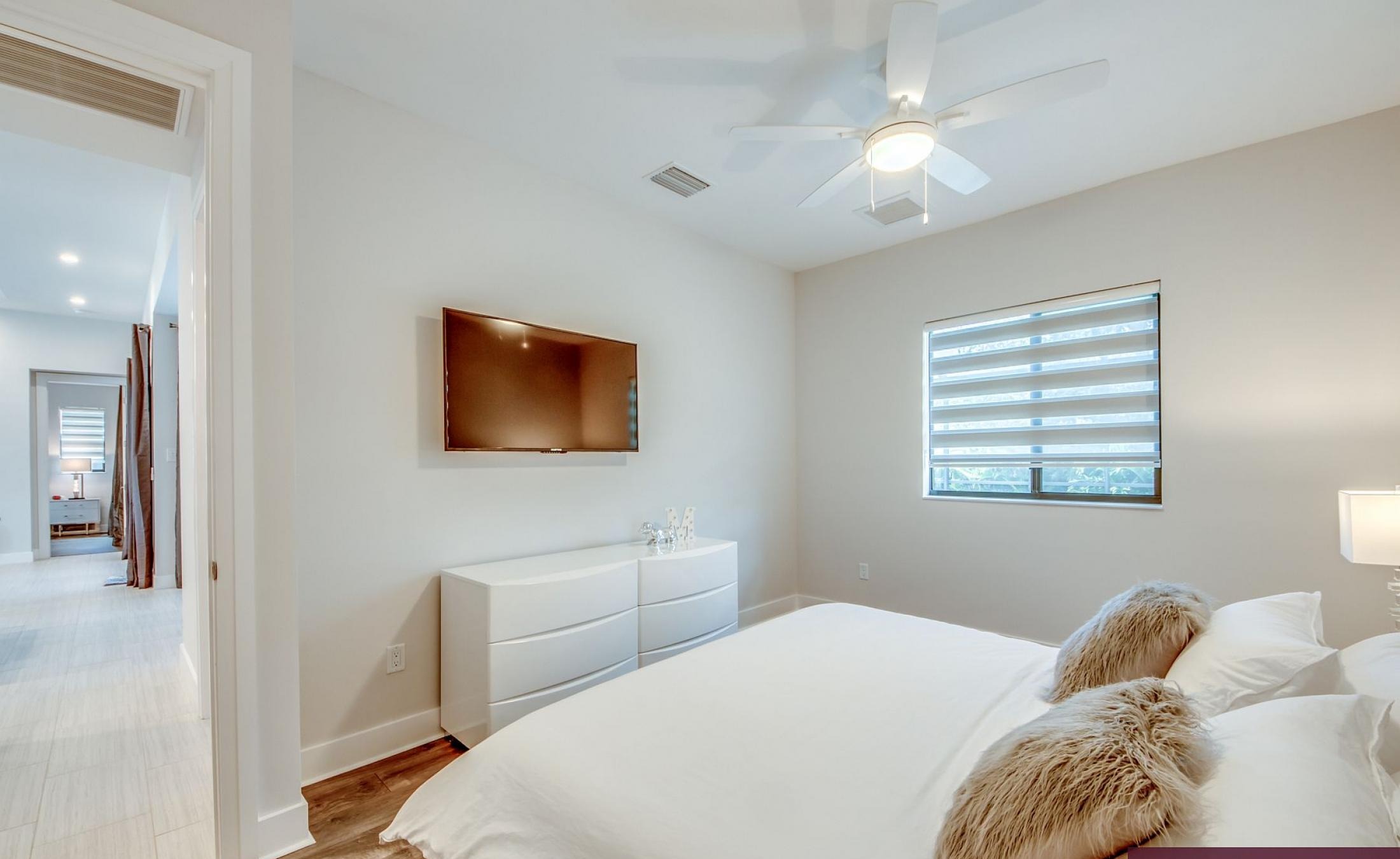 Moderne Villa in ruhiger Wohnlage in SW Cape Coral mit Sonnenterrasse, beheiztem Pool und Spa.