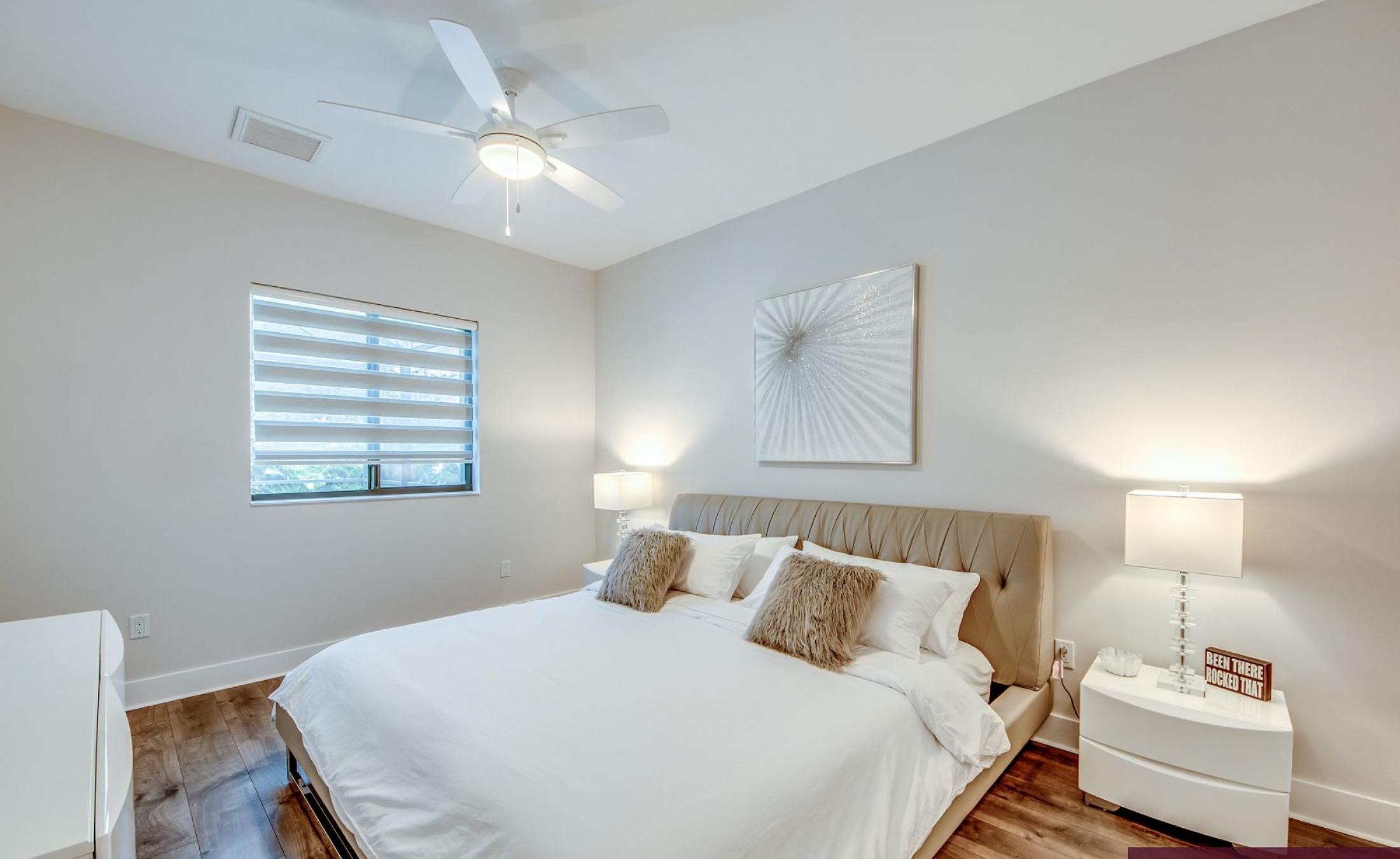 Moderne Villa in SW Cape Coral mit Westterrasse, beheiztem Pool und Spa.