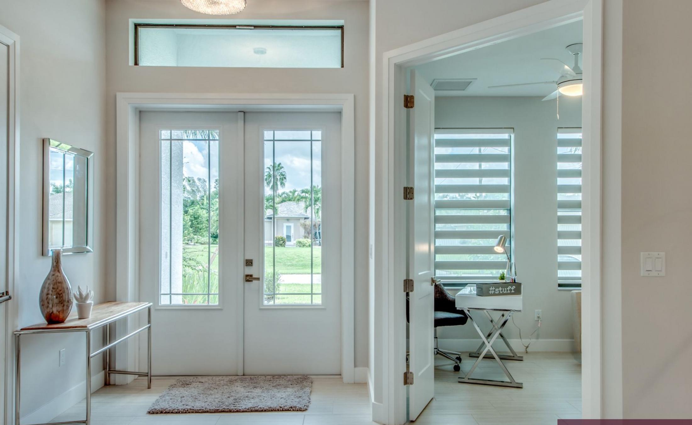 Moderne Villa mit westlich ausgerichteter Sonnenterrasse sowie beheiztem Pool und Spa.