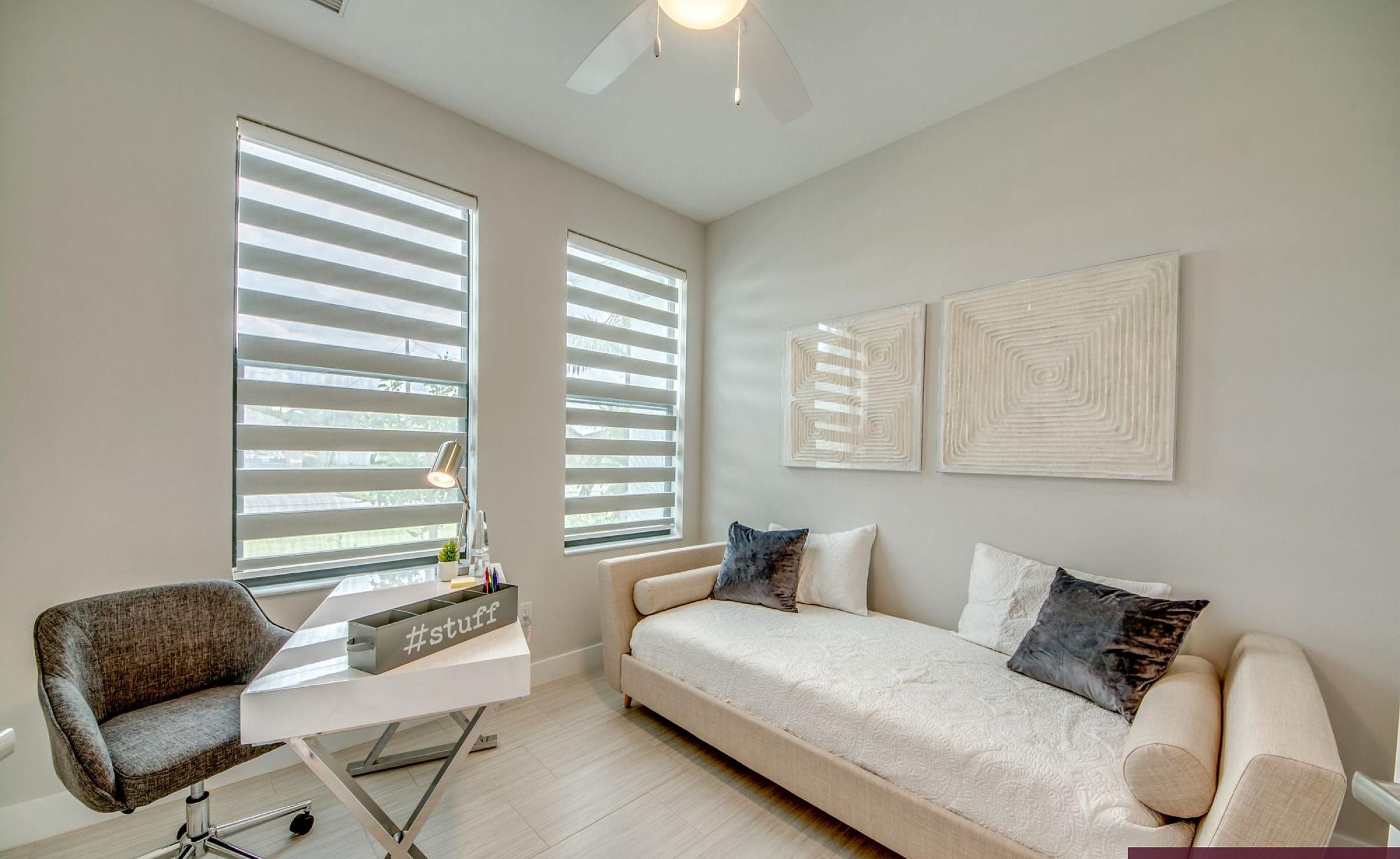 Stilvolle Villa mit westlich ausgerichteter Sonnenterrasse, beheiztem Pool und Spa.