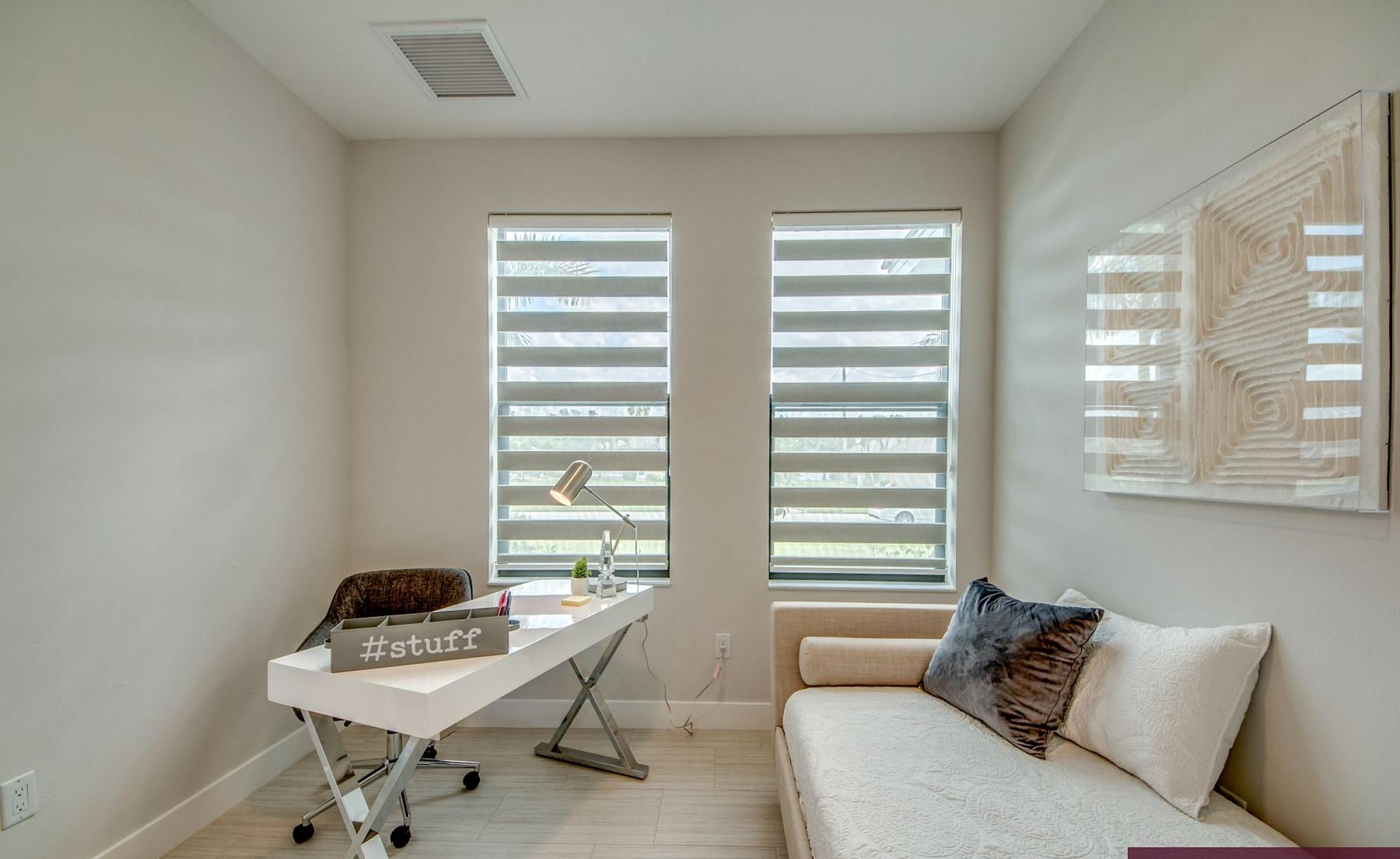 Moderne Villa in ruhiger Wohnlage in SW Cape Coral mit großer Sonnenterrasse, beheiztem Pool und Spa.