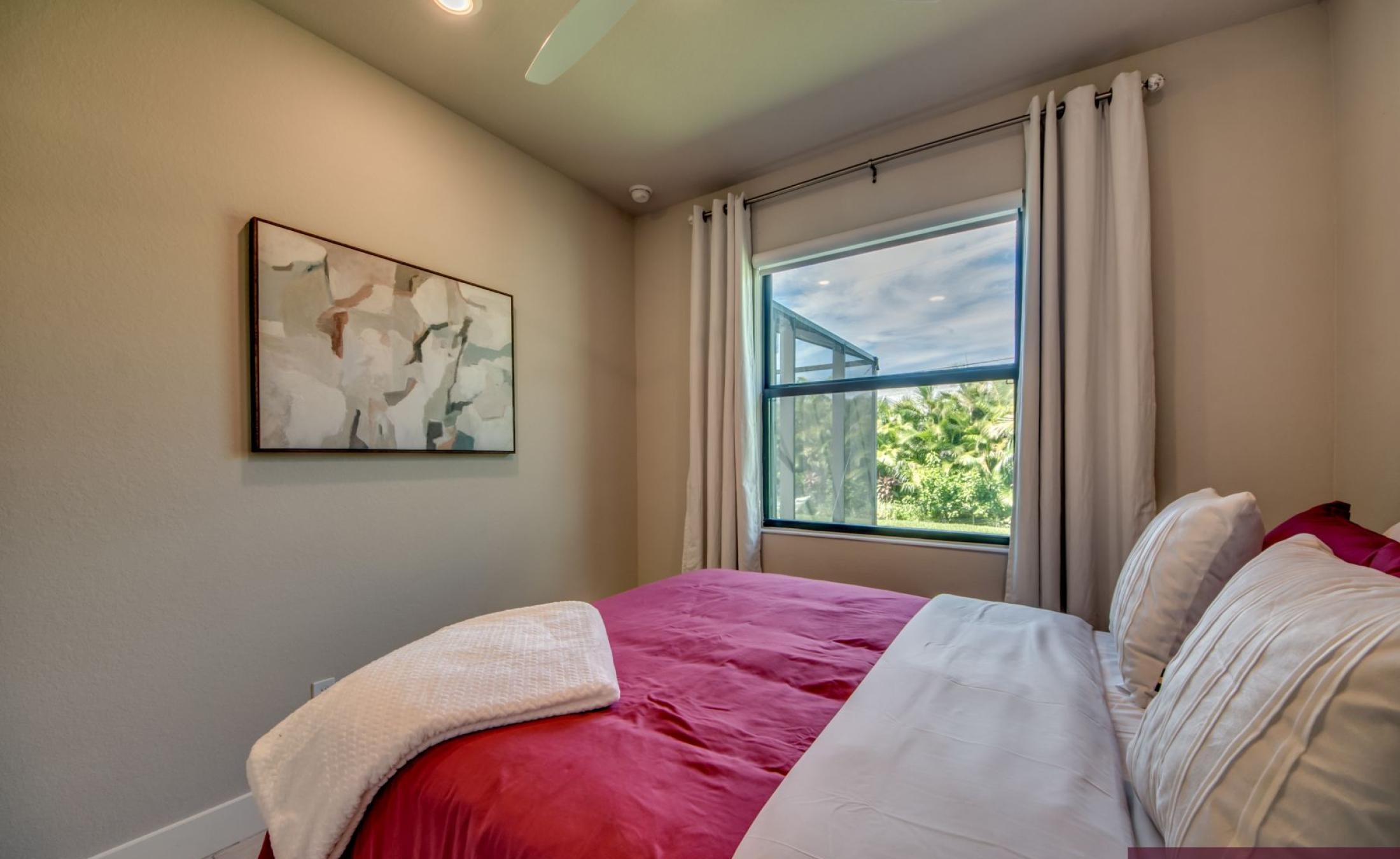 Moderner Wohnbereich mit Sitzgruppe und offener Raumgestaltung.