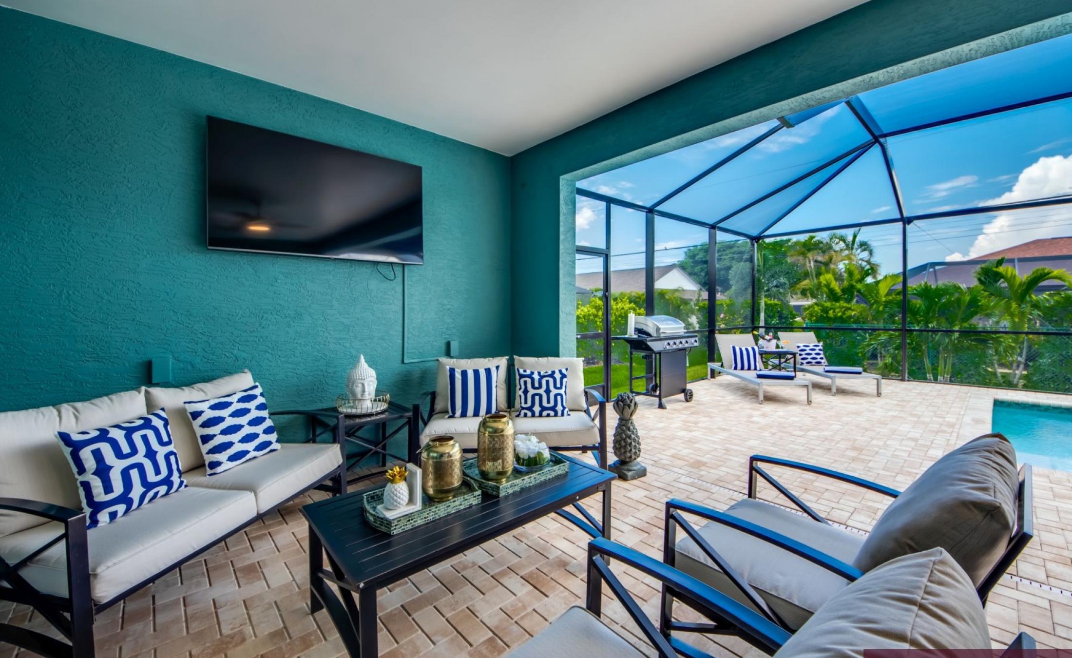 Extra tiefer, elektrisch beheizter Pool mit Swimming Lane im Außenbereich.