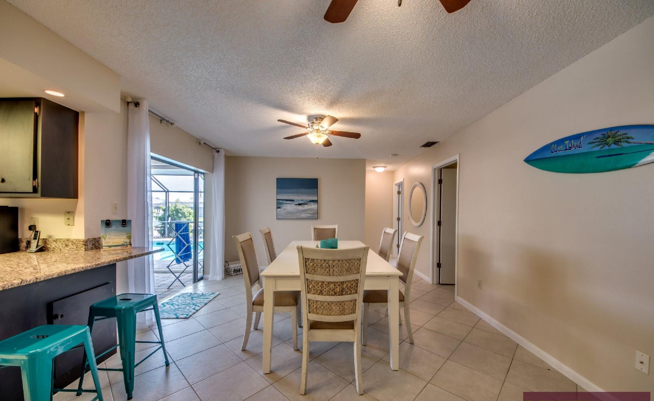 Waterfront-Lage am Kanal in ruhiger Nachbarschaft.